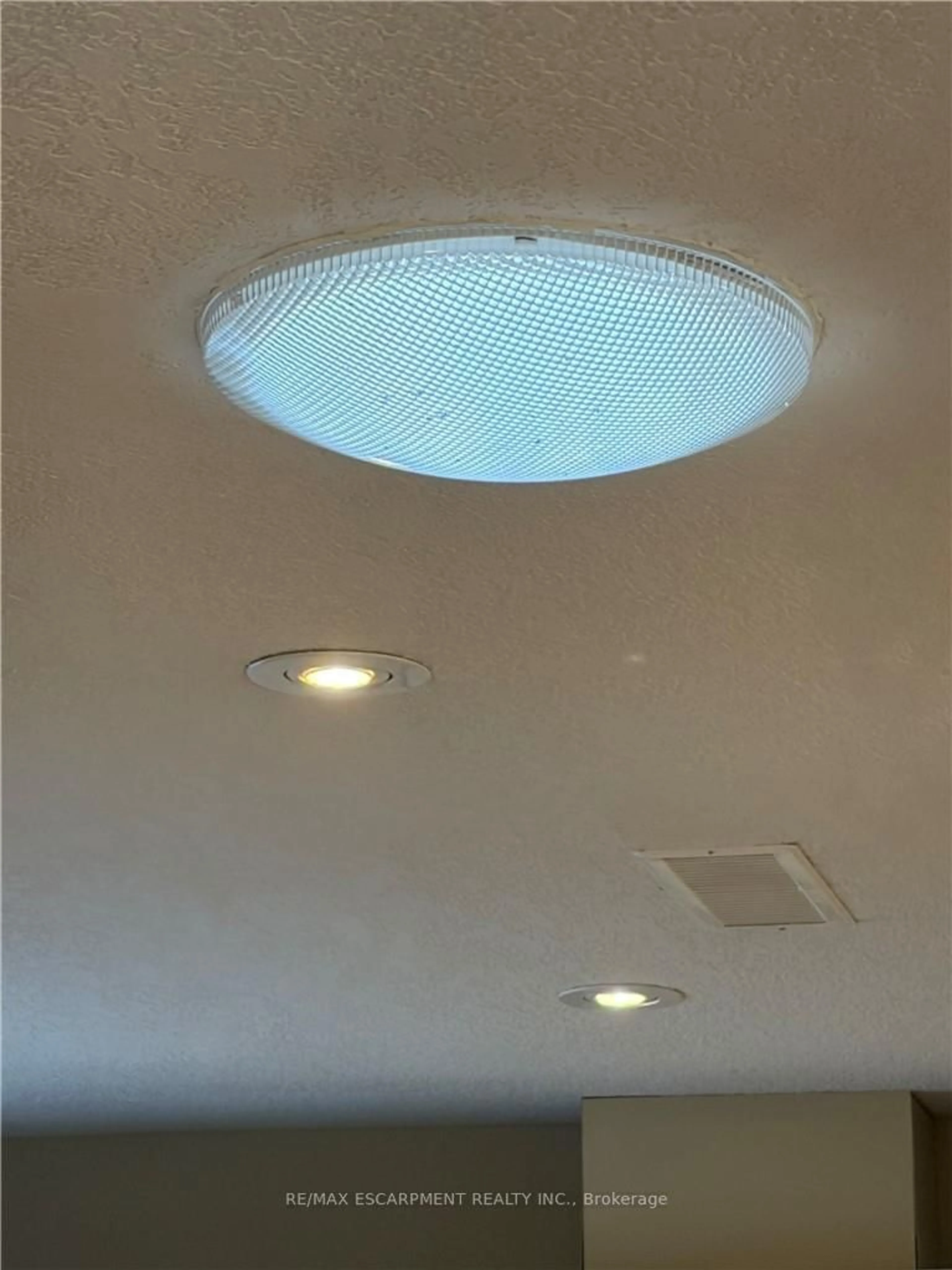 A pic of a room for 5 Jaczenko Terr, Hamilton Ontario L9B 1T8