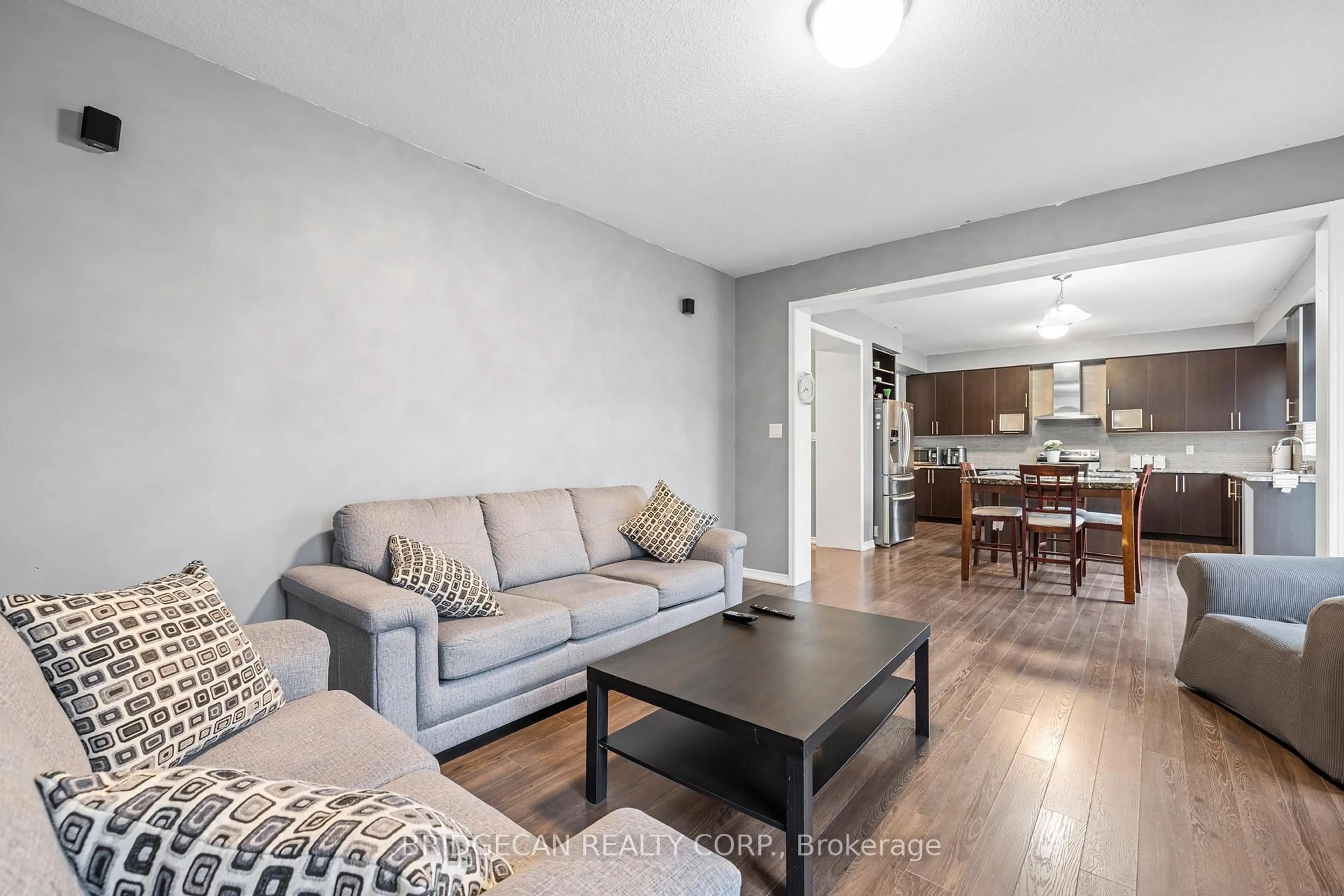 Living room with furniture, unknown for 20 Gillespie Dr, Brantford Ontario N3P 0K1