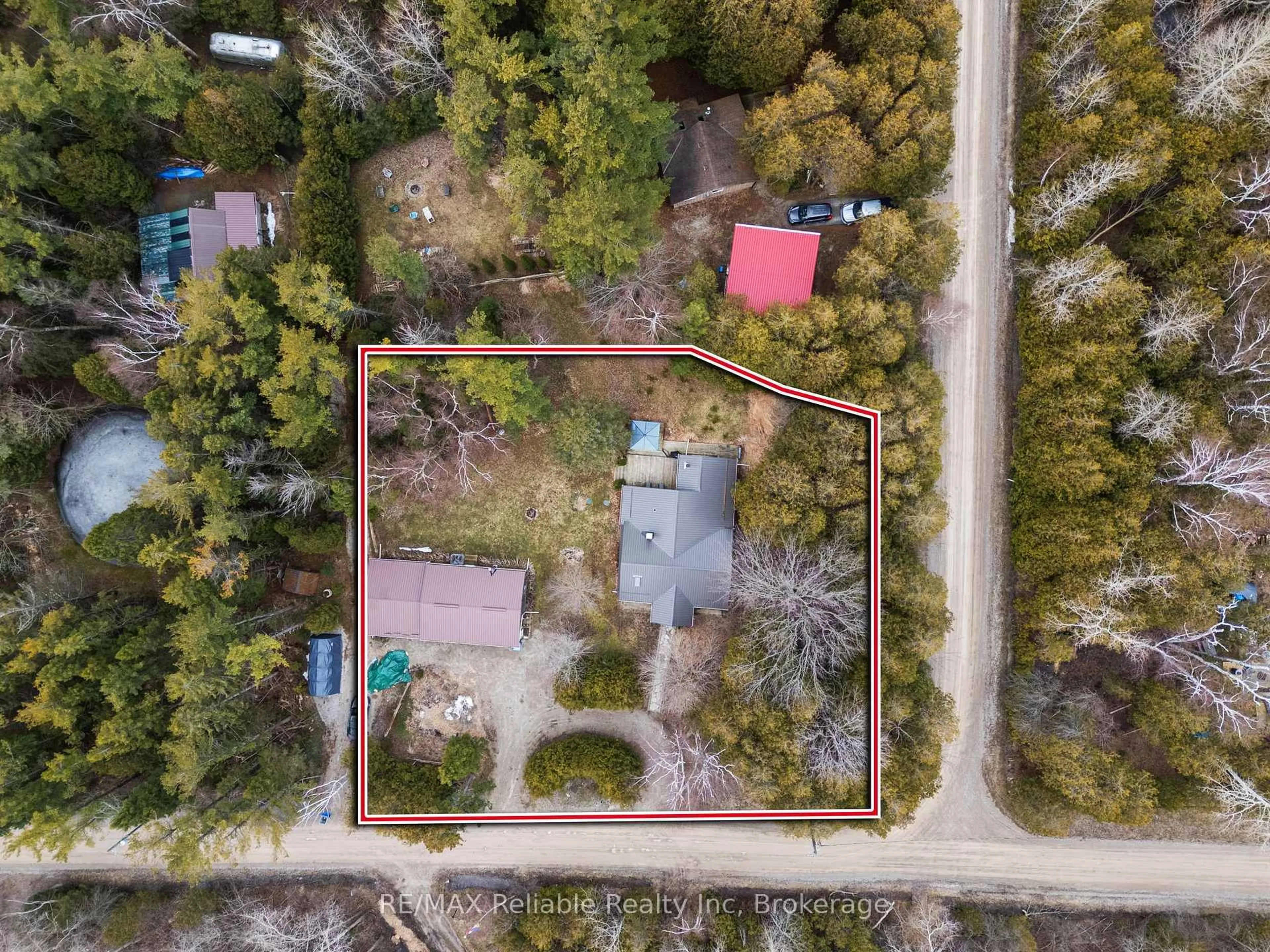 A pic from outside/outdoor area/front of a property/back of a property/a pic from drone, street for 79629 Watson Dr, Central Huron Ontario N7A 3X8
