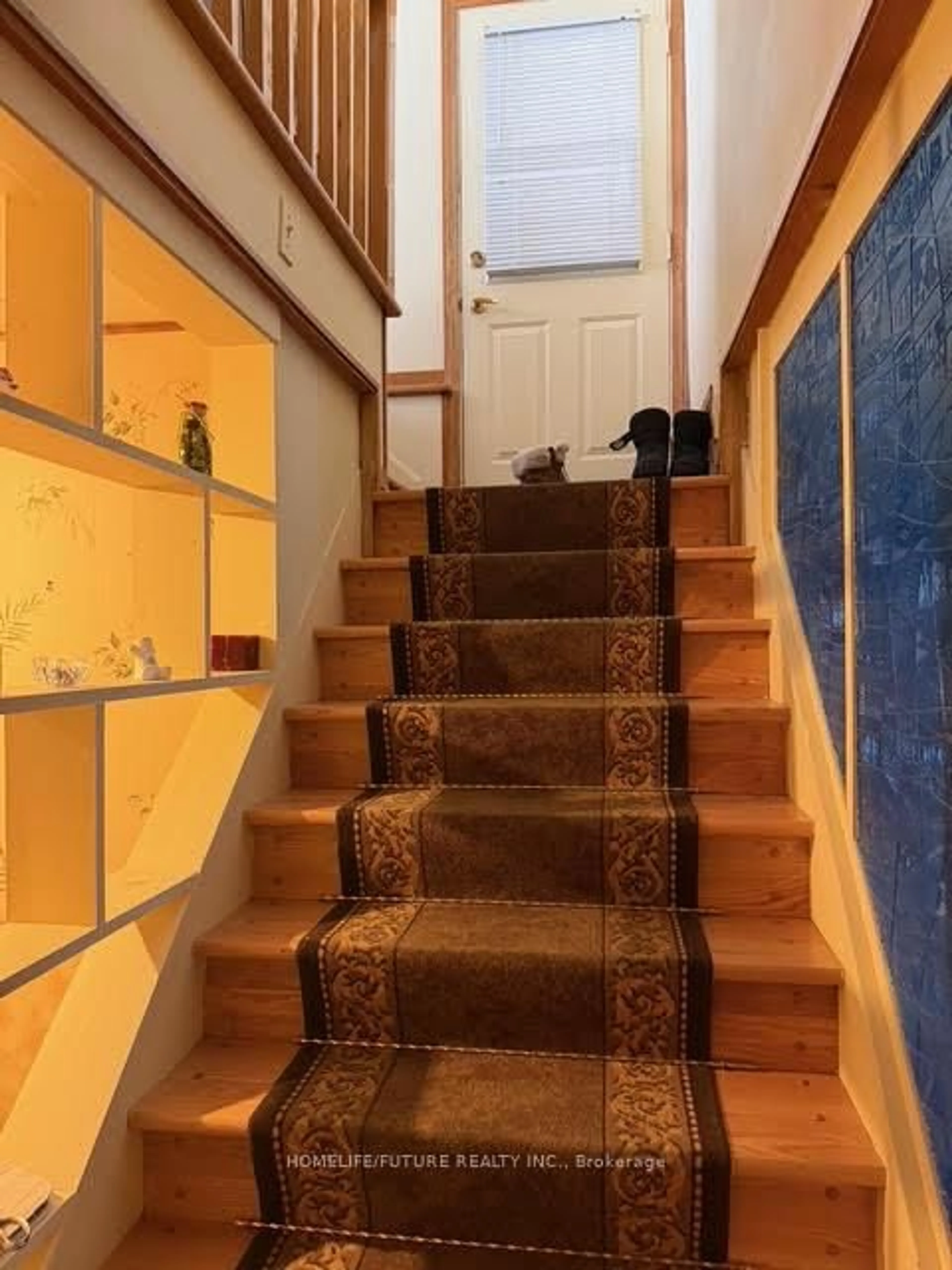 Stairs for 822 ALICE St, Cornwall Ontario K6H 4S6