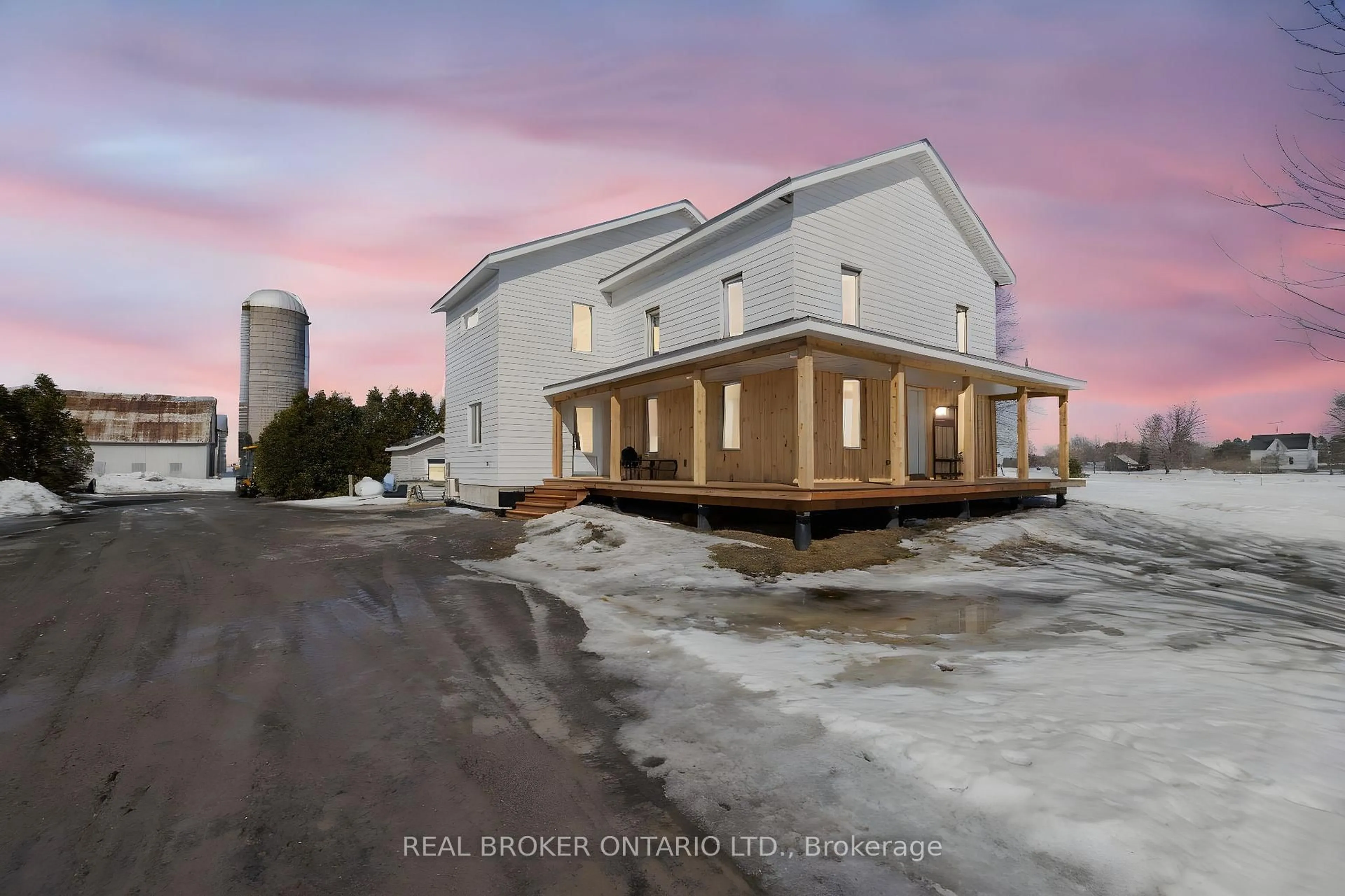 A pic from outside/outdoor area/front of a property/back of a property/a pic from drone, building for 10969 Gilmour Rd, South Dundas Ontario K0C 1C0