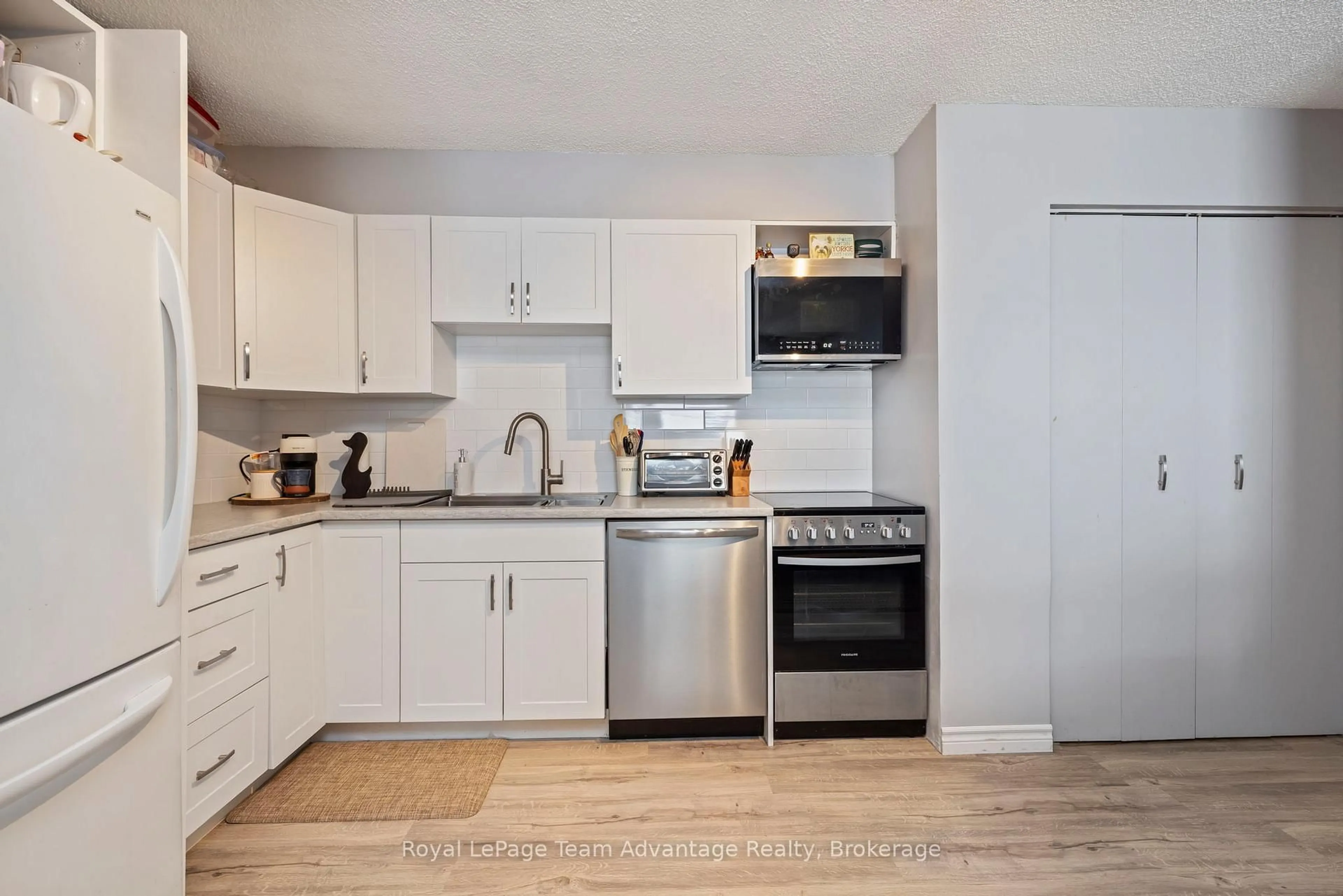 Standard kitchen, unknown for 1 Georgian Bay Ave #104, Parry Sound Ontario P2A 3B1