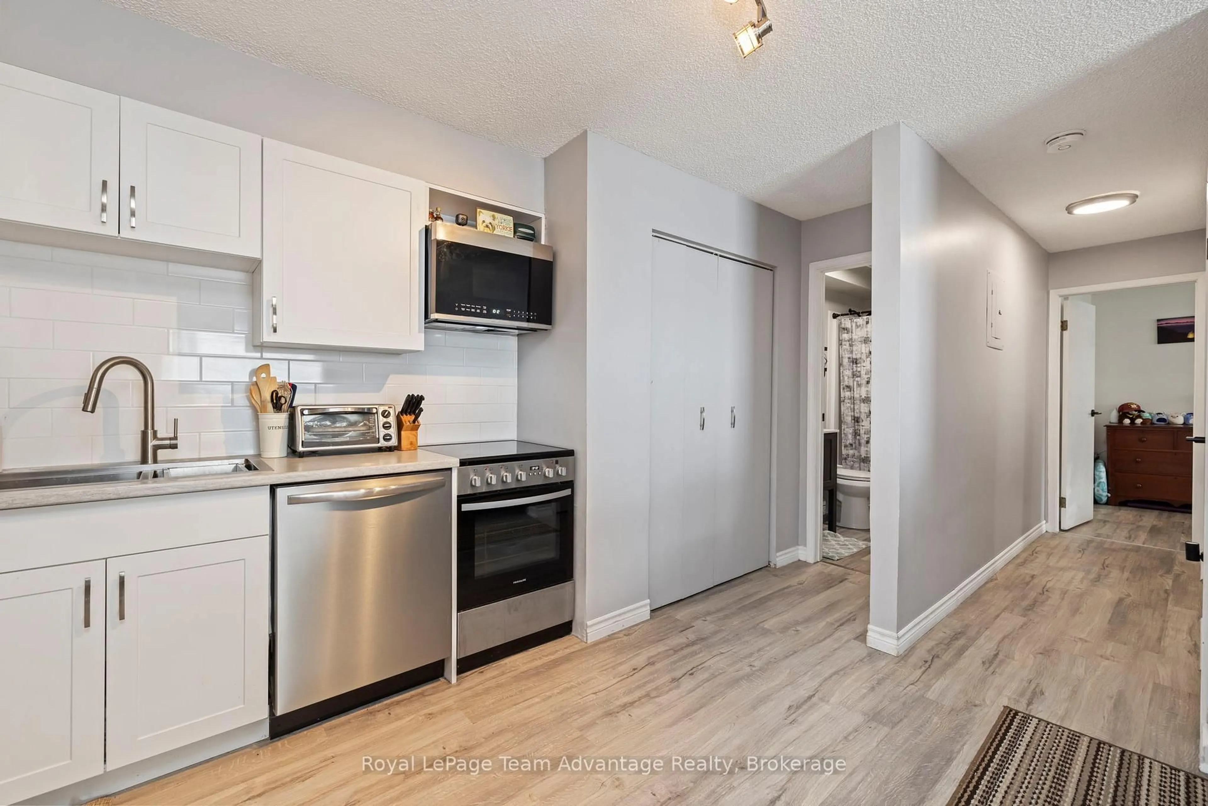 Standard kitchen, unknown for 1 Georgian Bay Ave #104, Parry Sound Ontario P2A 3B1