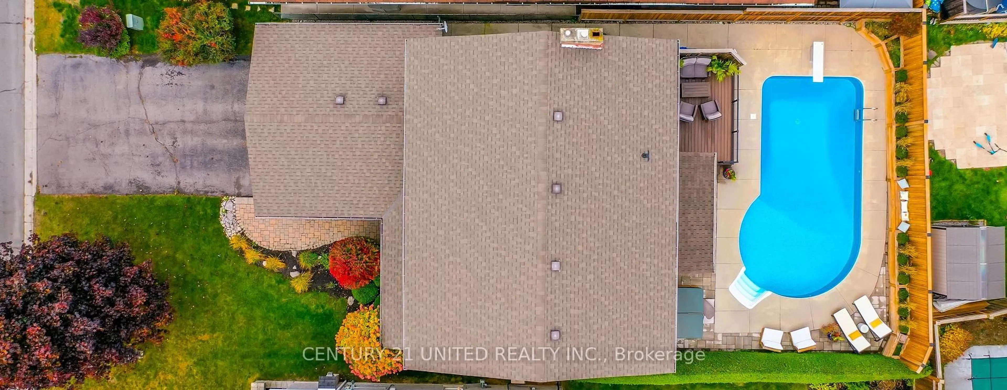 A pic from outside/outdoor area/front of a property/back of a property/a pic from drone, unknown for 2112 Lorraine Dr, Peterborough Ontario K9L 1X4