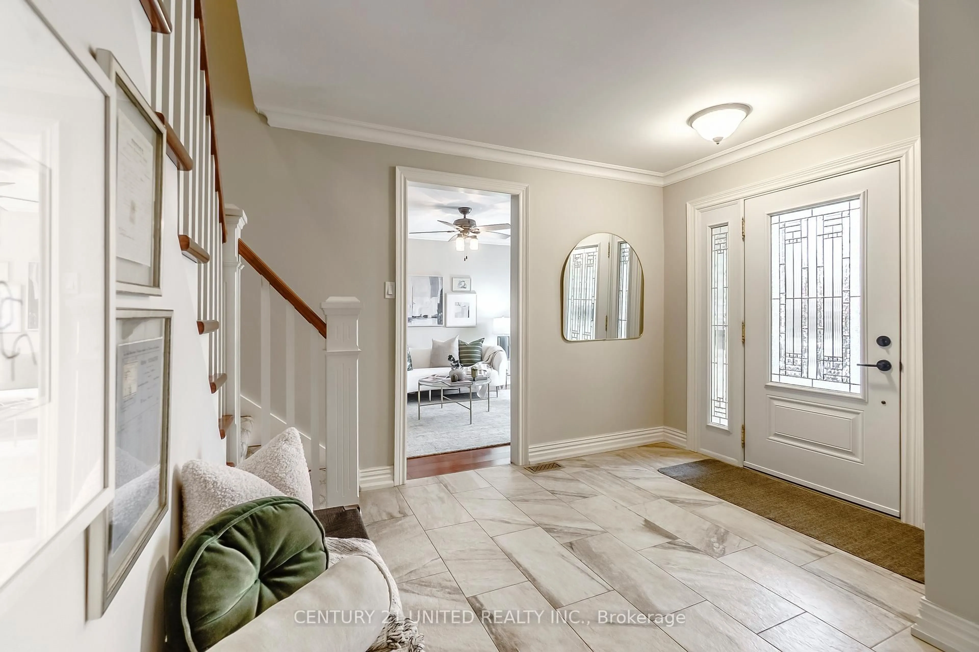 Indoor entryway for 2112 Lorraine Dr, Peterborough Ontario K9L 1X4