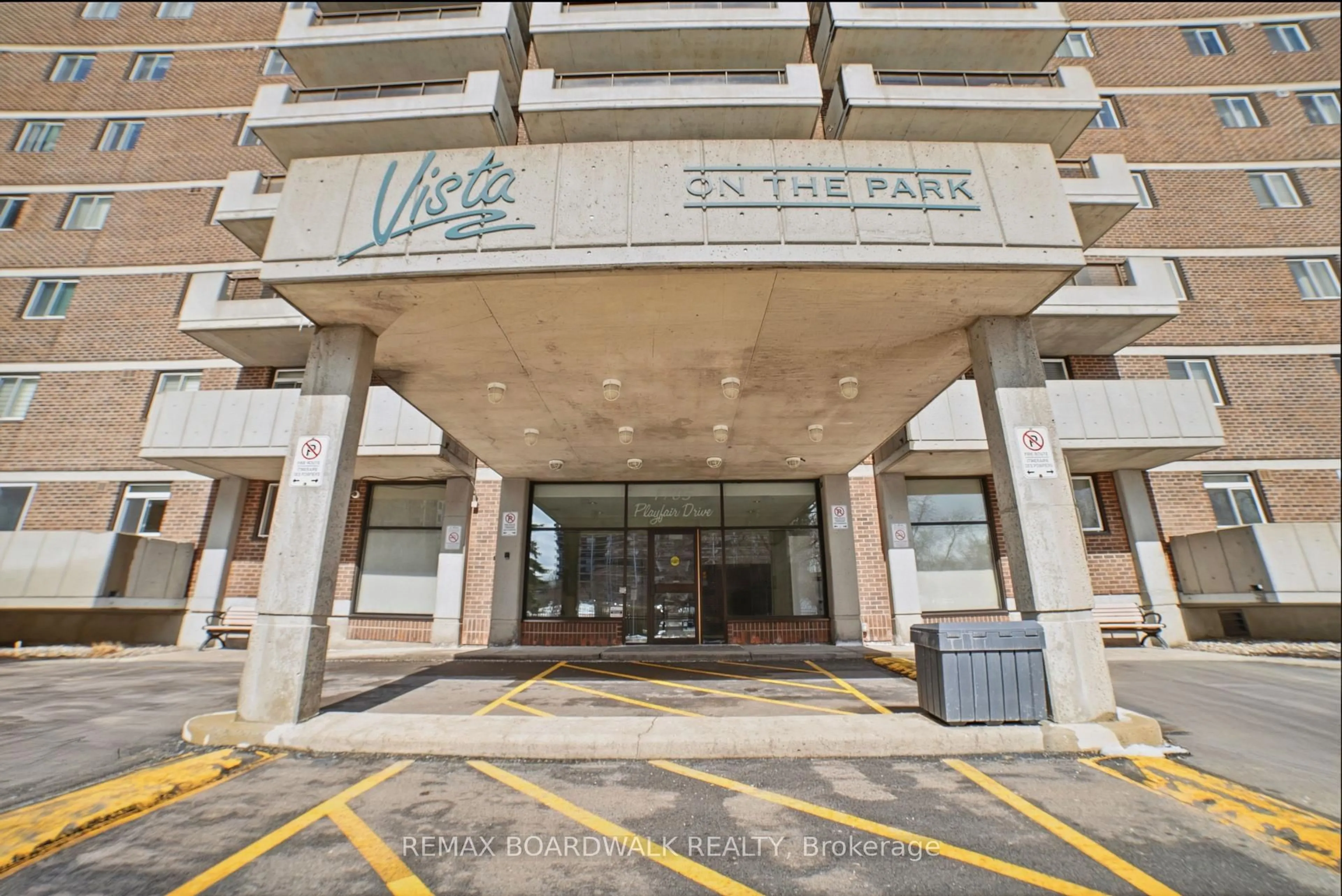 Indoor foyer for 1705 Playfair Dr #1408, Ottawa Ontario K1H 8P6