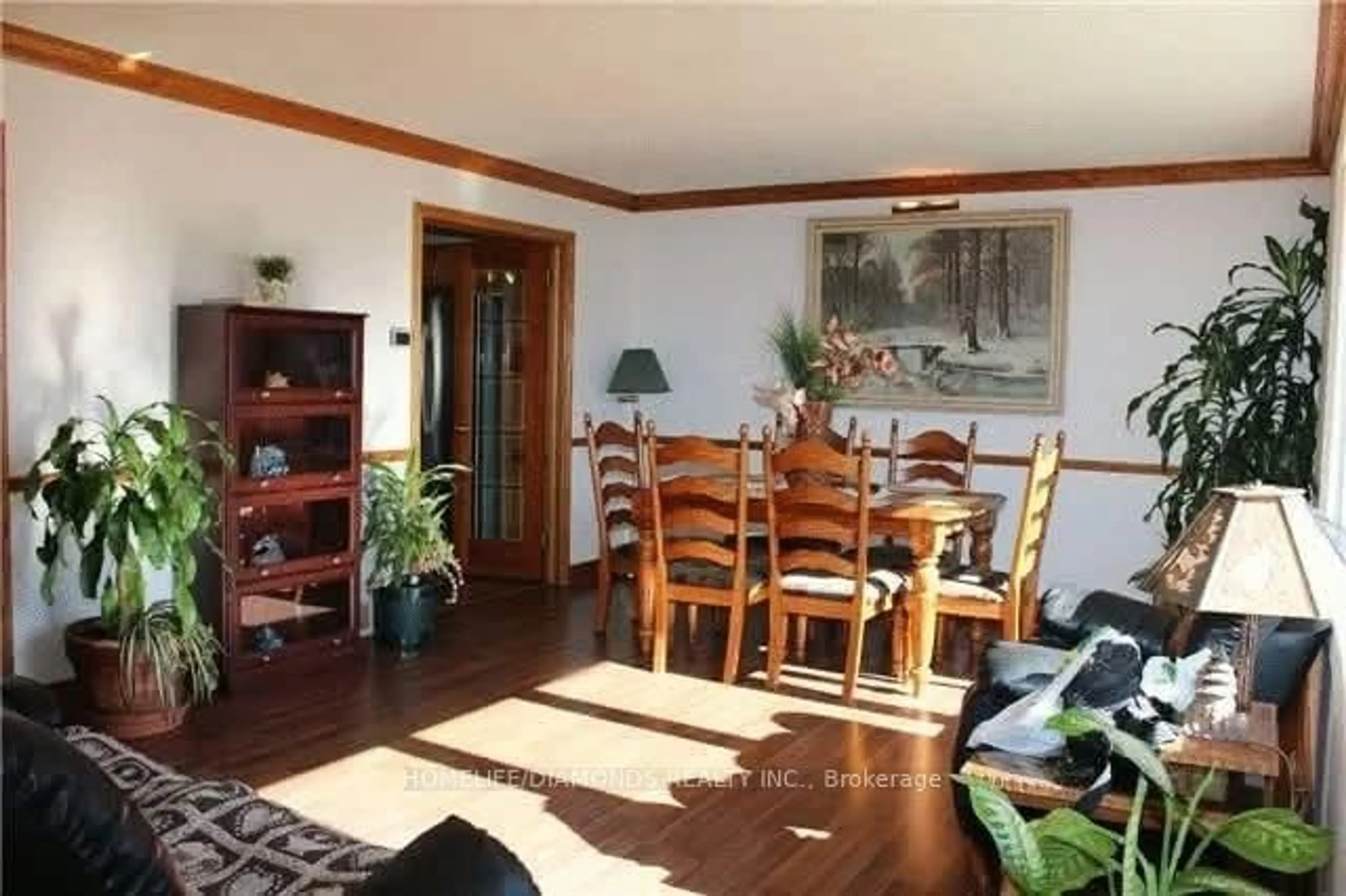 Dining room, wood/laminate floor for 1251 Jalna Blvd, London South Ontario N6E 2A8