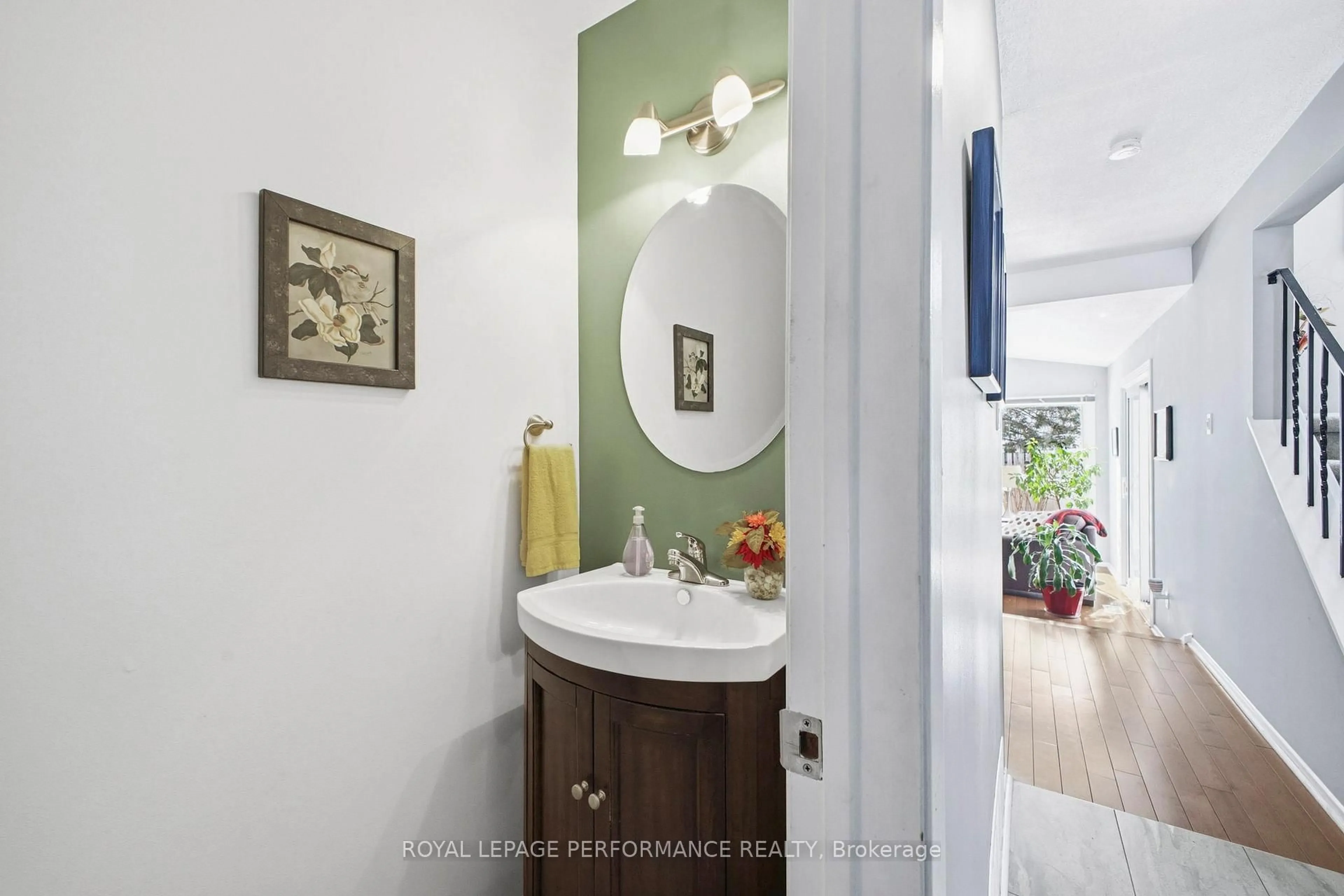 Standard bathroom, ceramic/tile floor for 1089 St Emmanuel Terr, Ottawa Ontario K1C 2J6