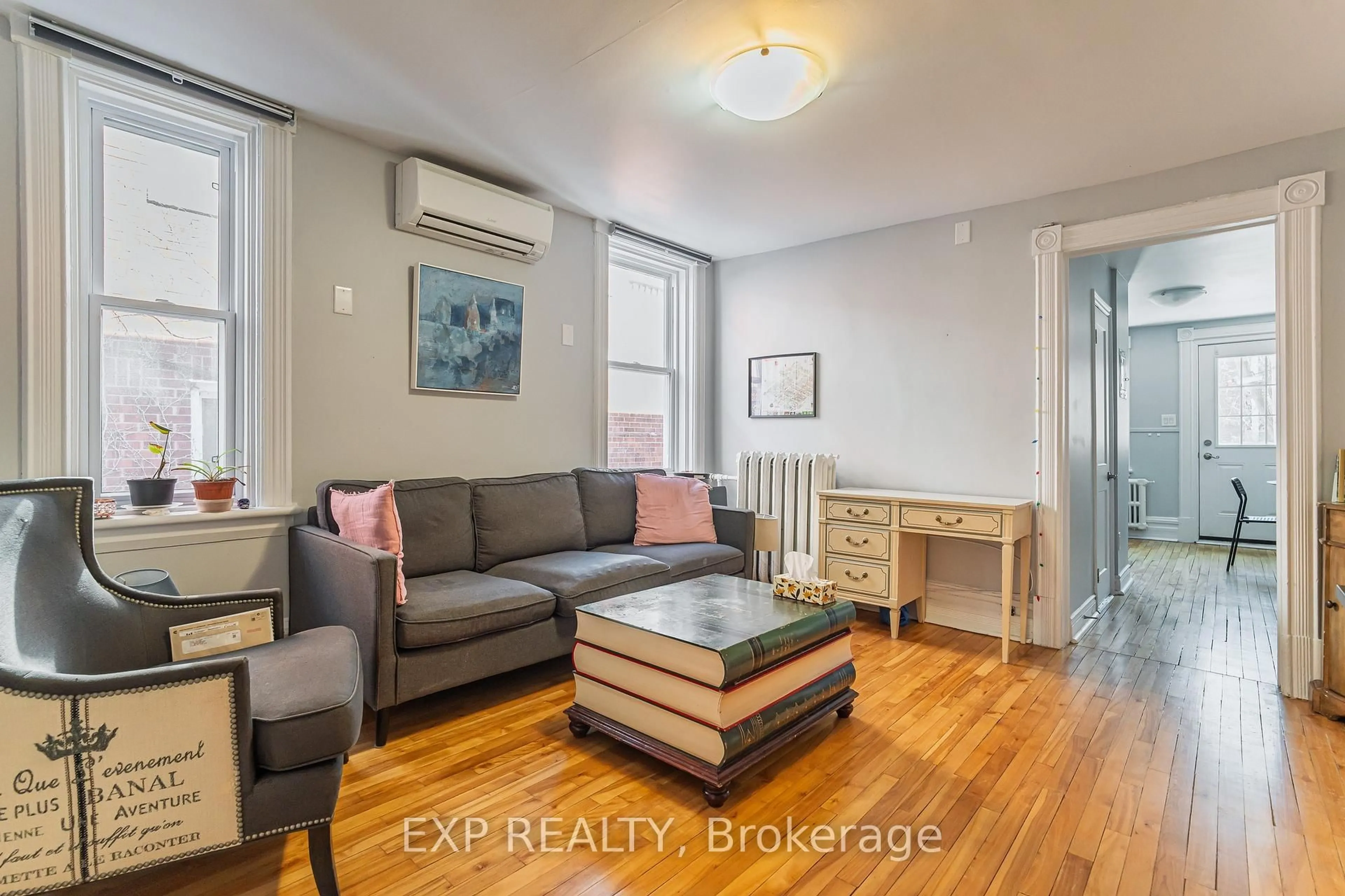 Living room with furniture, wood/laminate floor for 52 St Andrew St, Ottawa Ontario K1N 5E9