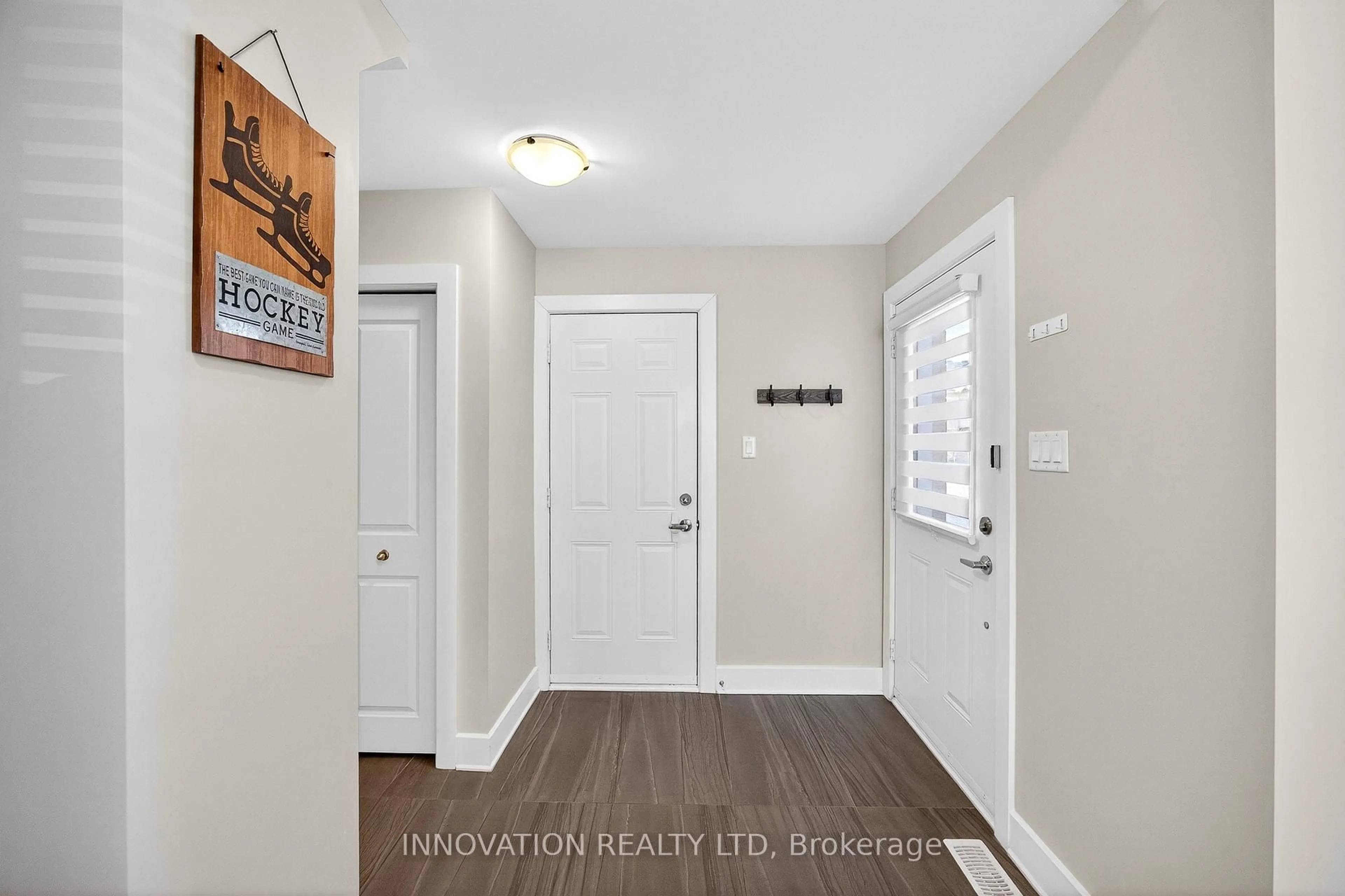 Indoor entryway for 207 Bert Hall St, Arnprior Ontario K7S 0H1