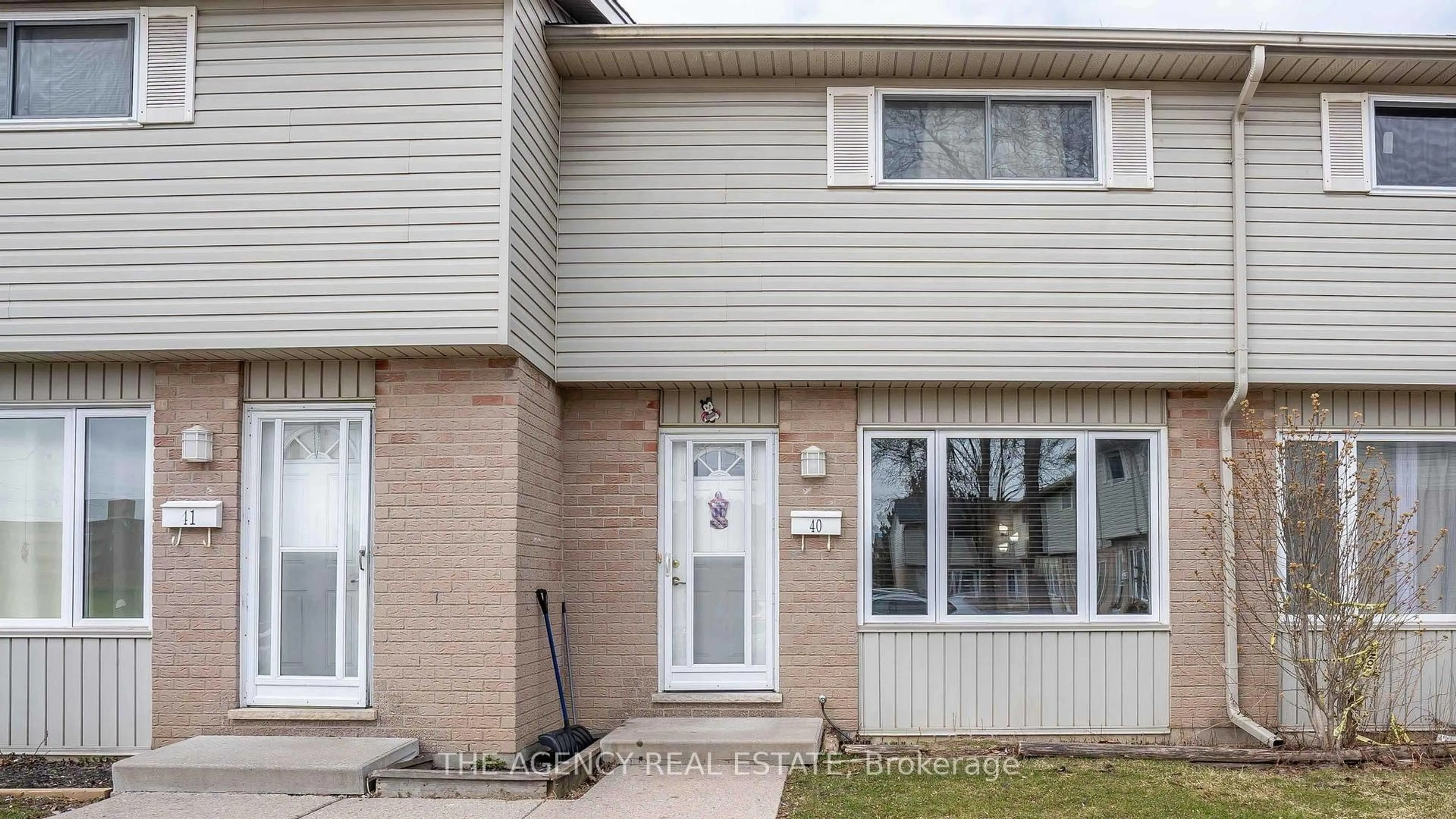 Home with vinyl exterior material, street for 1095 Jalna Blvd #40, London South Ontario N6E 2Y7