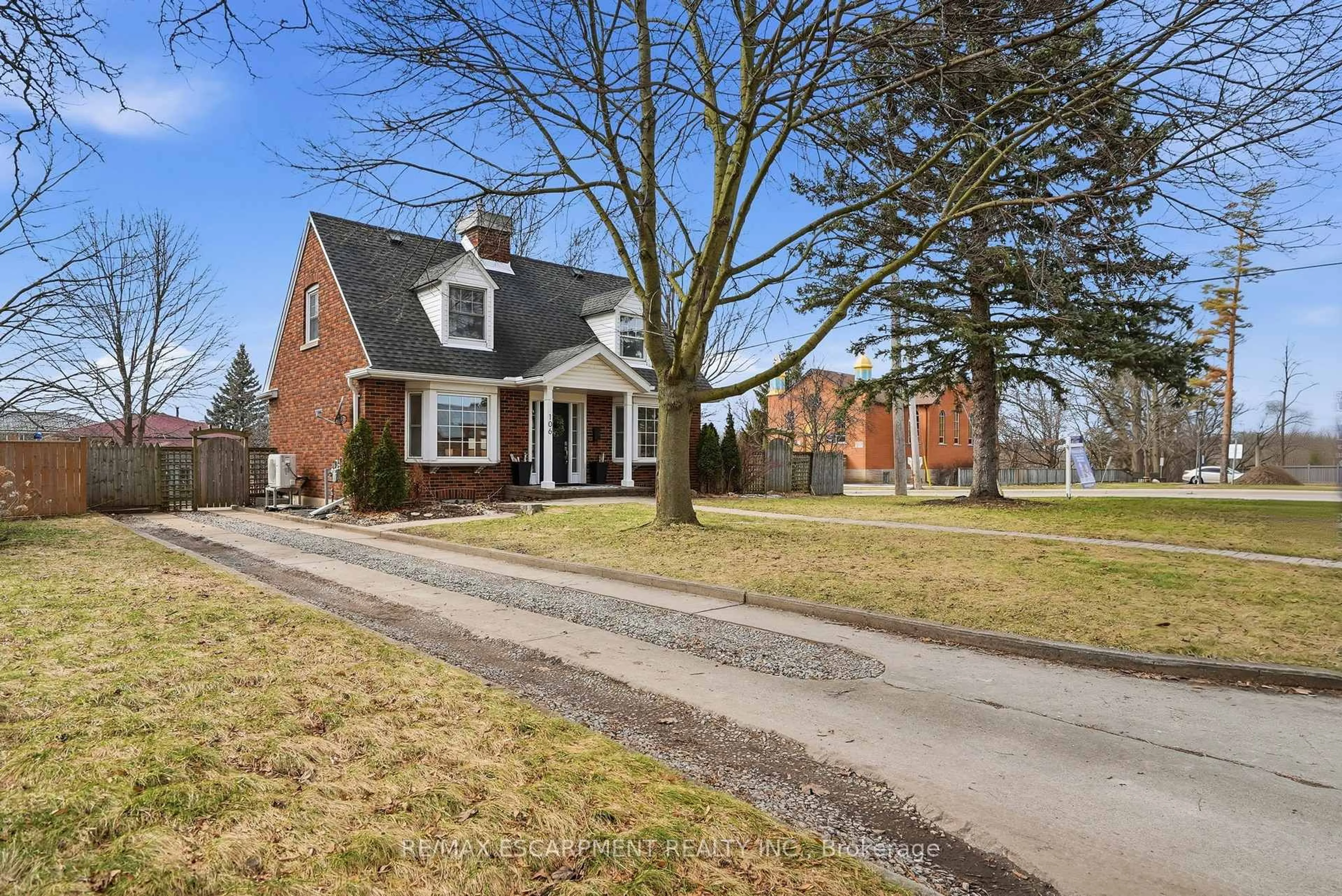 Home with brick exterior material, street for 106 Laurel St, Waterloo Ontario N3H 3Y4