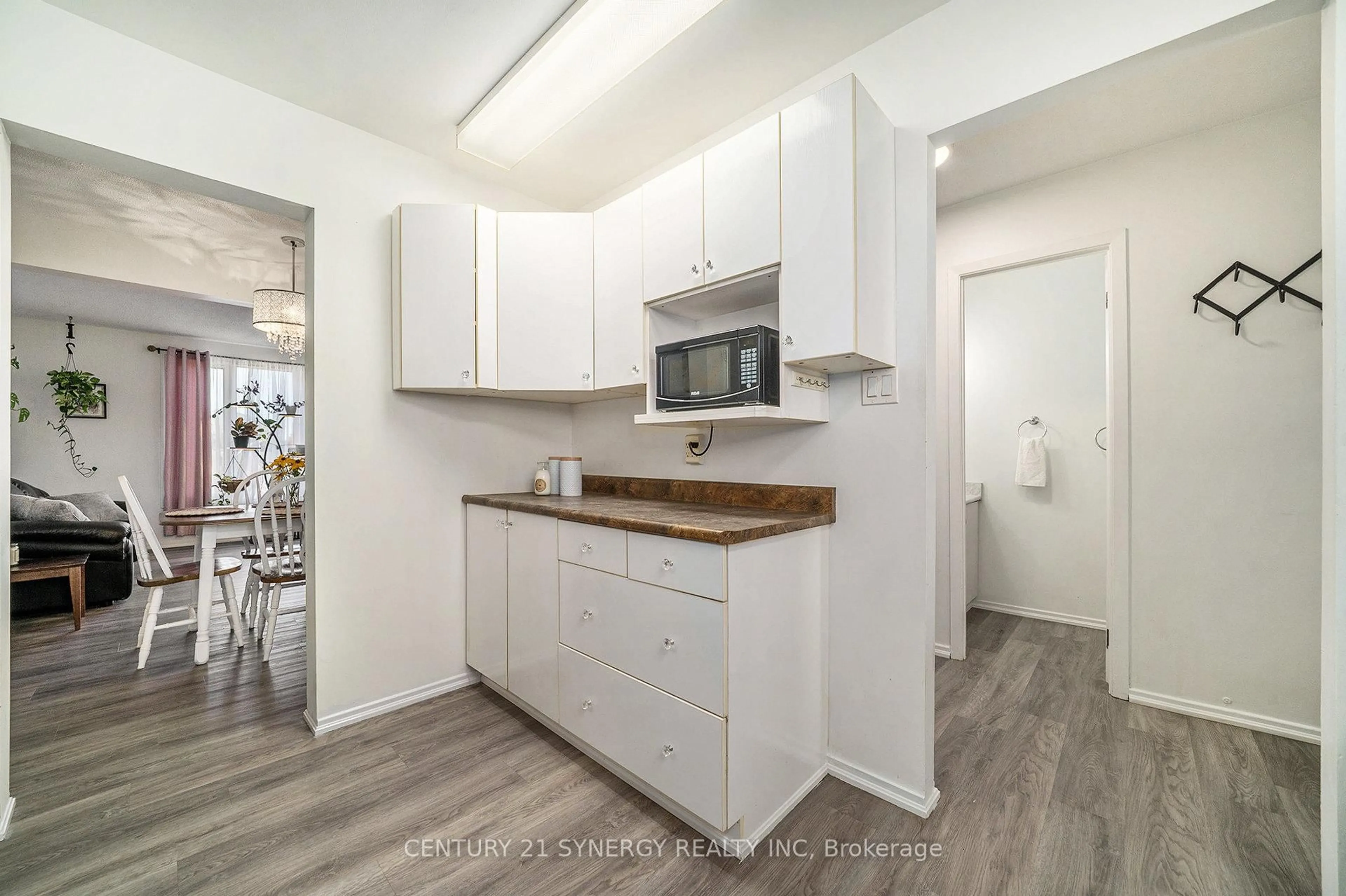 Standard kitchen, unknown for 7 Glencoe St #46, Ottawa Ontario K2H 8S5