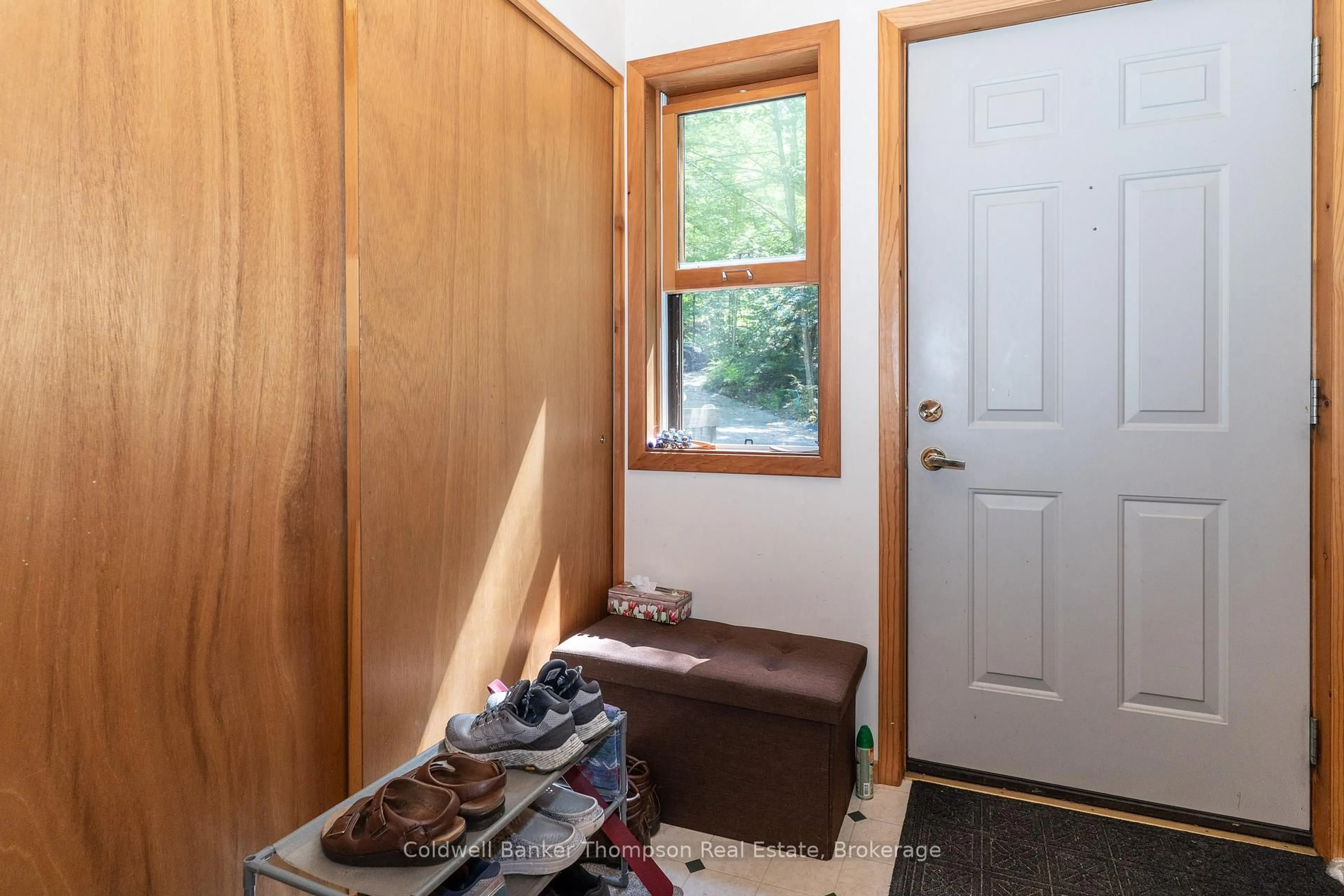 Indoor entryway for 1019D So Ho Mish Rd, Ryerson Ontario P0A 1C0
