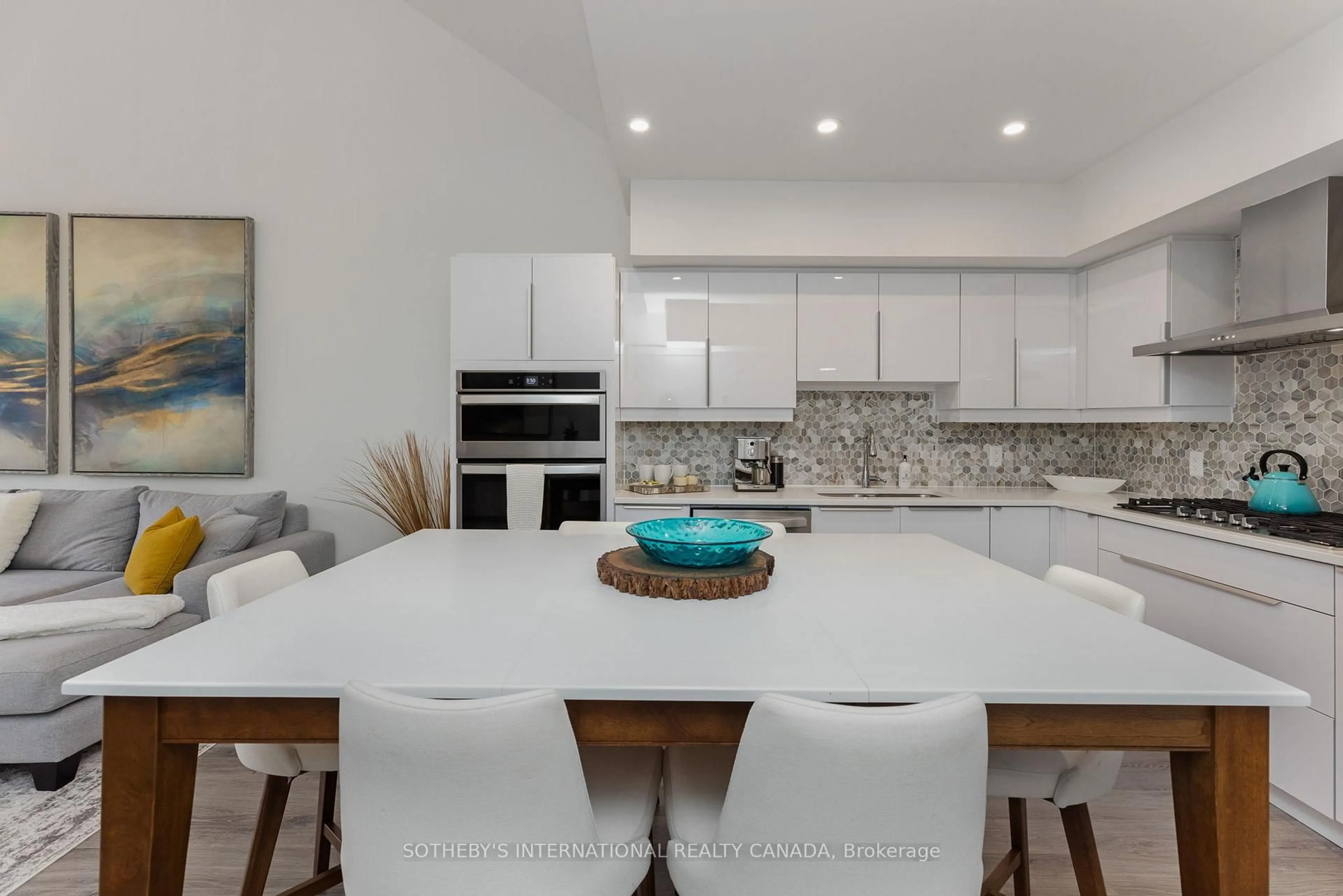 Open concept kitchen, ceramic/tile floor for 3 TREE TOPS Lane #302, Huntsville Ontario P1H 1A9