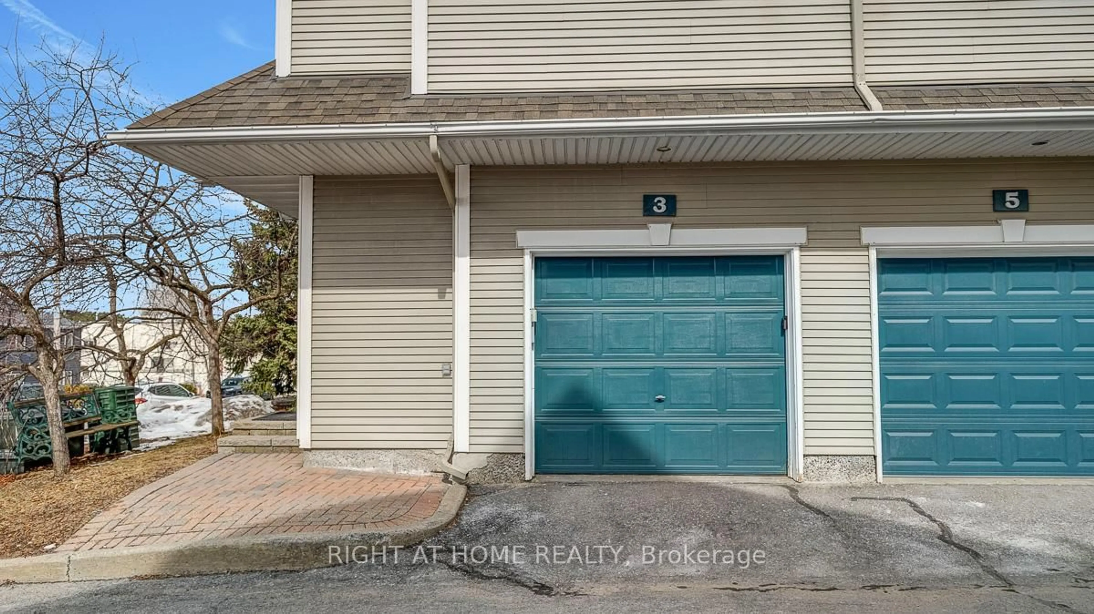 Indoor garage for 825 Grenon Ave #3, Ottawa Ontario K2B 6G1