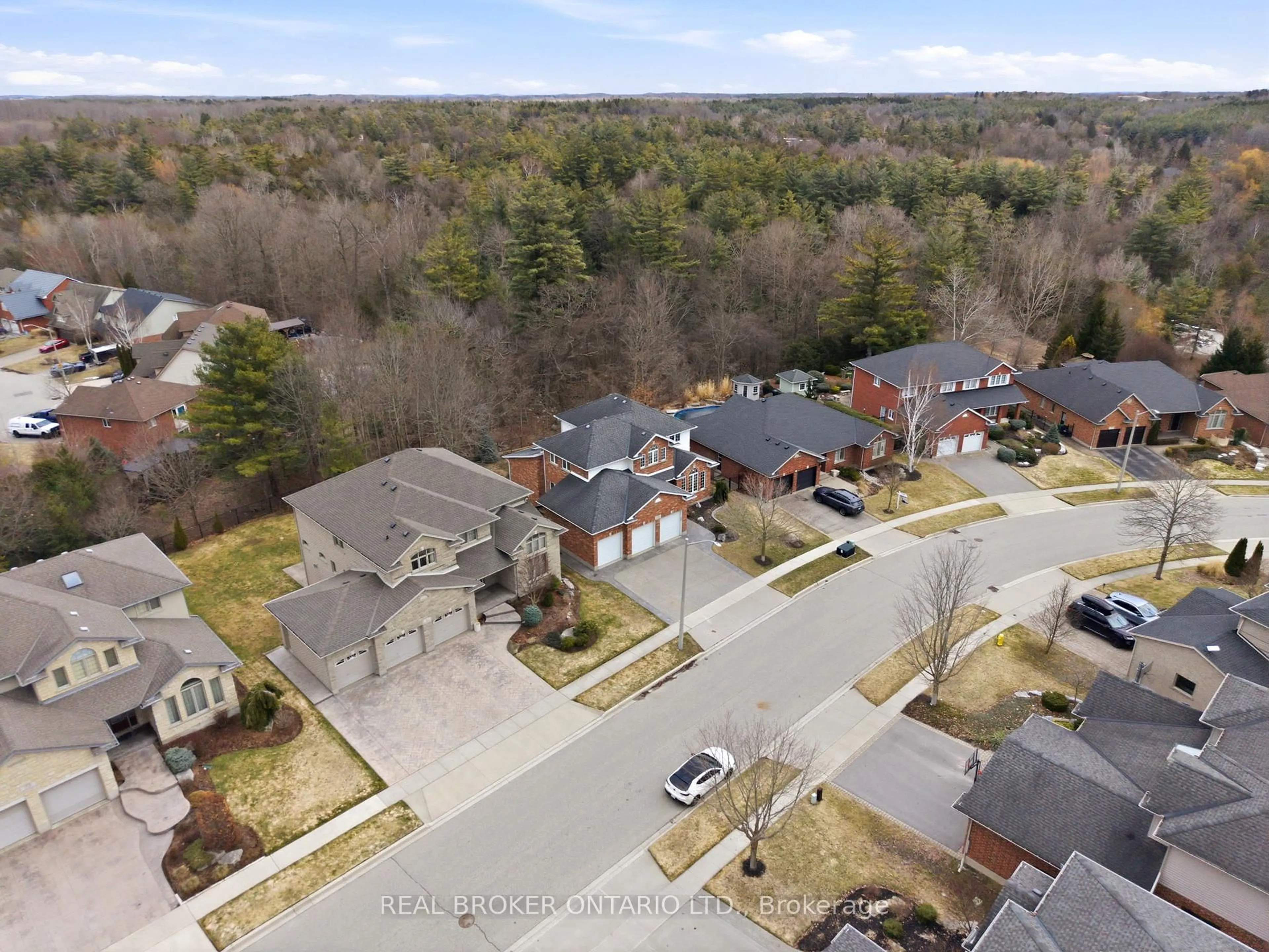 A pic from outside/outdoor area/front of a property/back of a property/a pic from drone, street for 20 Cottonwood Cres, Cambridge Ontario N1T 2A7