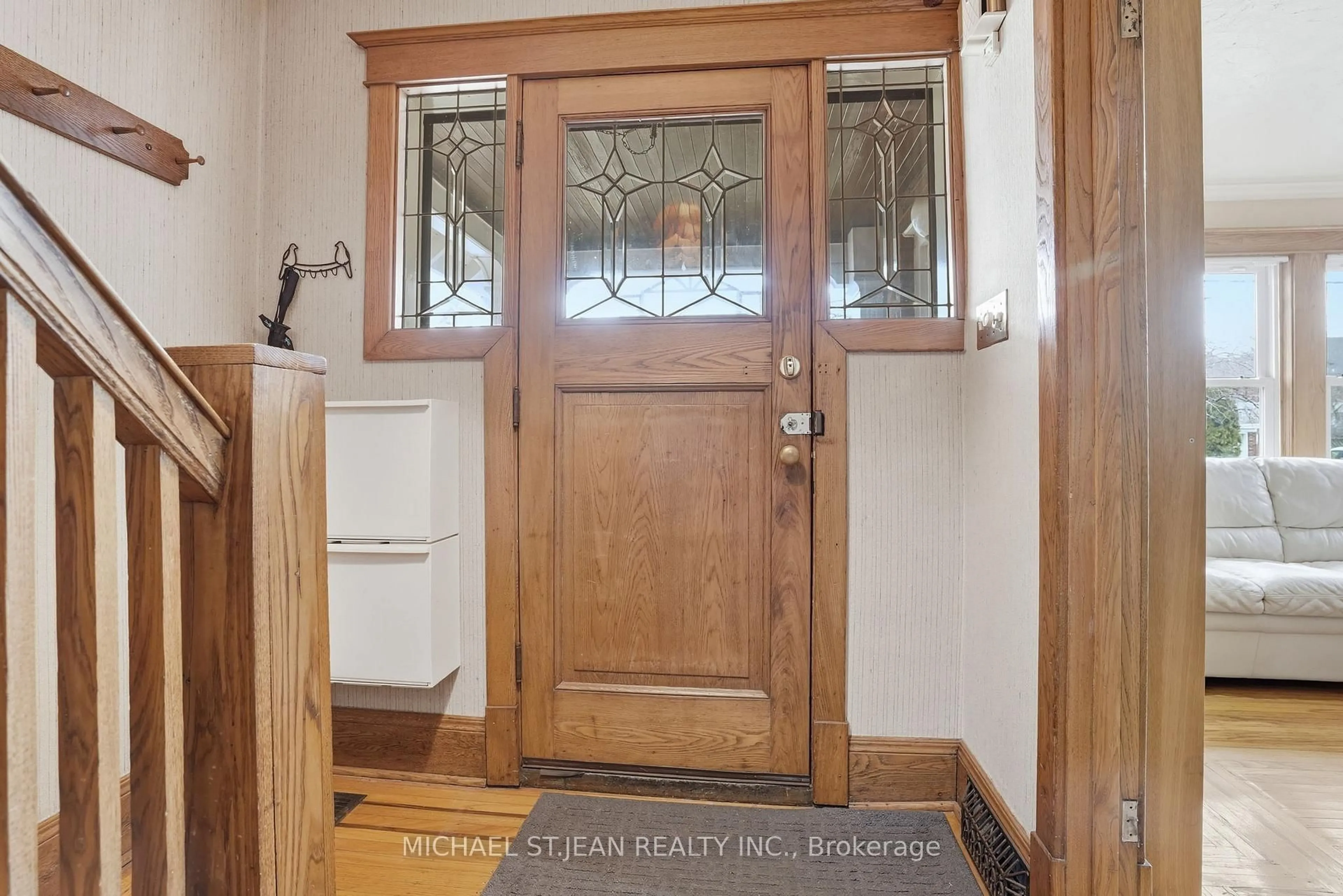 Indoor entryway for 88 Cline Ave, Hamilton Ontario L8S 3Z6