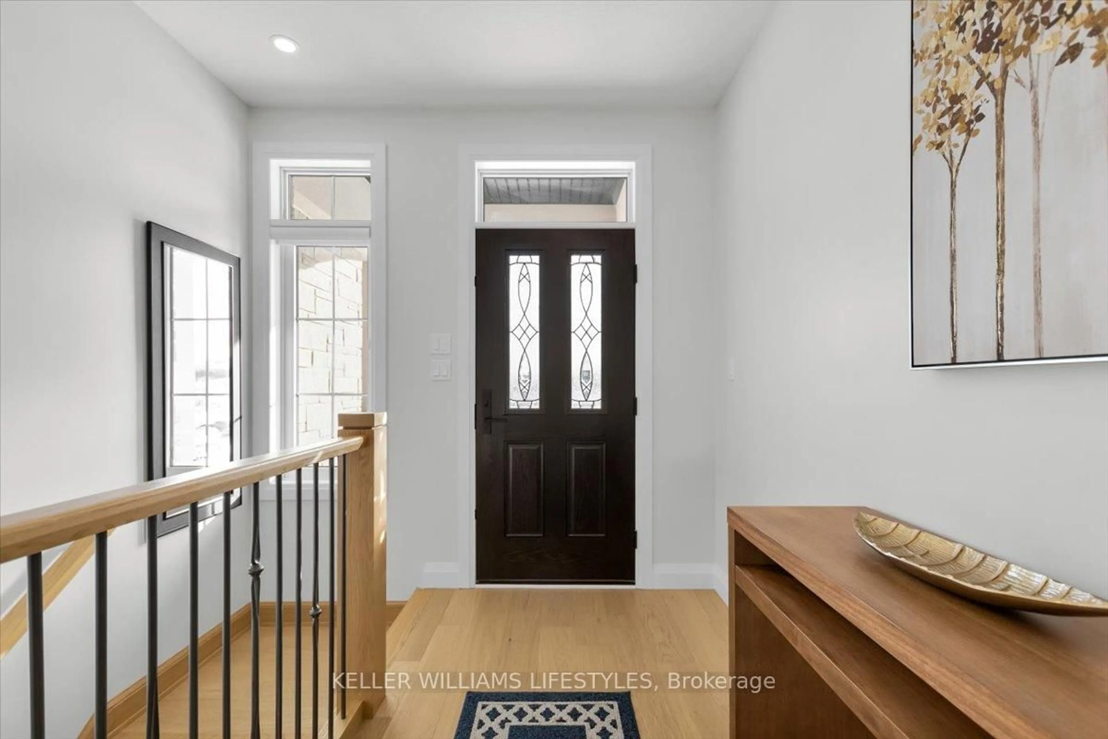Indoor entryway for 956 Eagletrace Dr, London North Ontario N6G 3X9