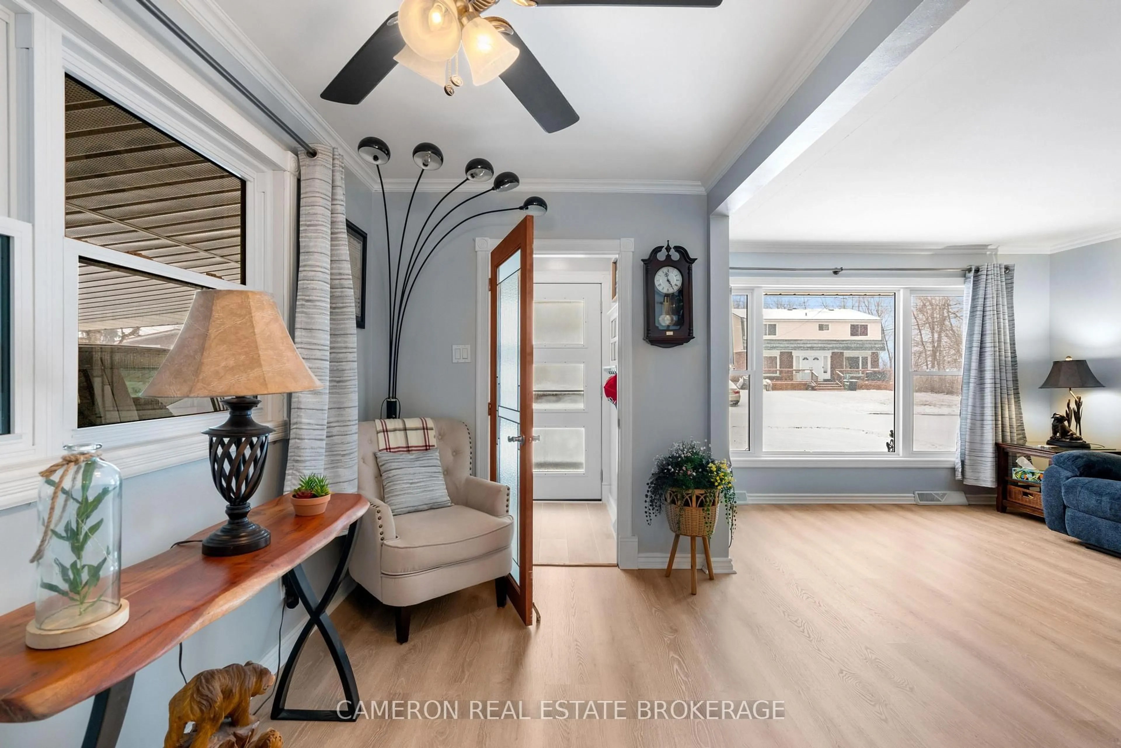 Indoor entryway for 1513 Frances Ann Ave, Cornwall Ontario K6H 2L3