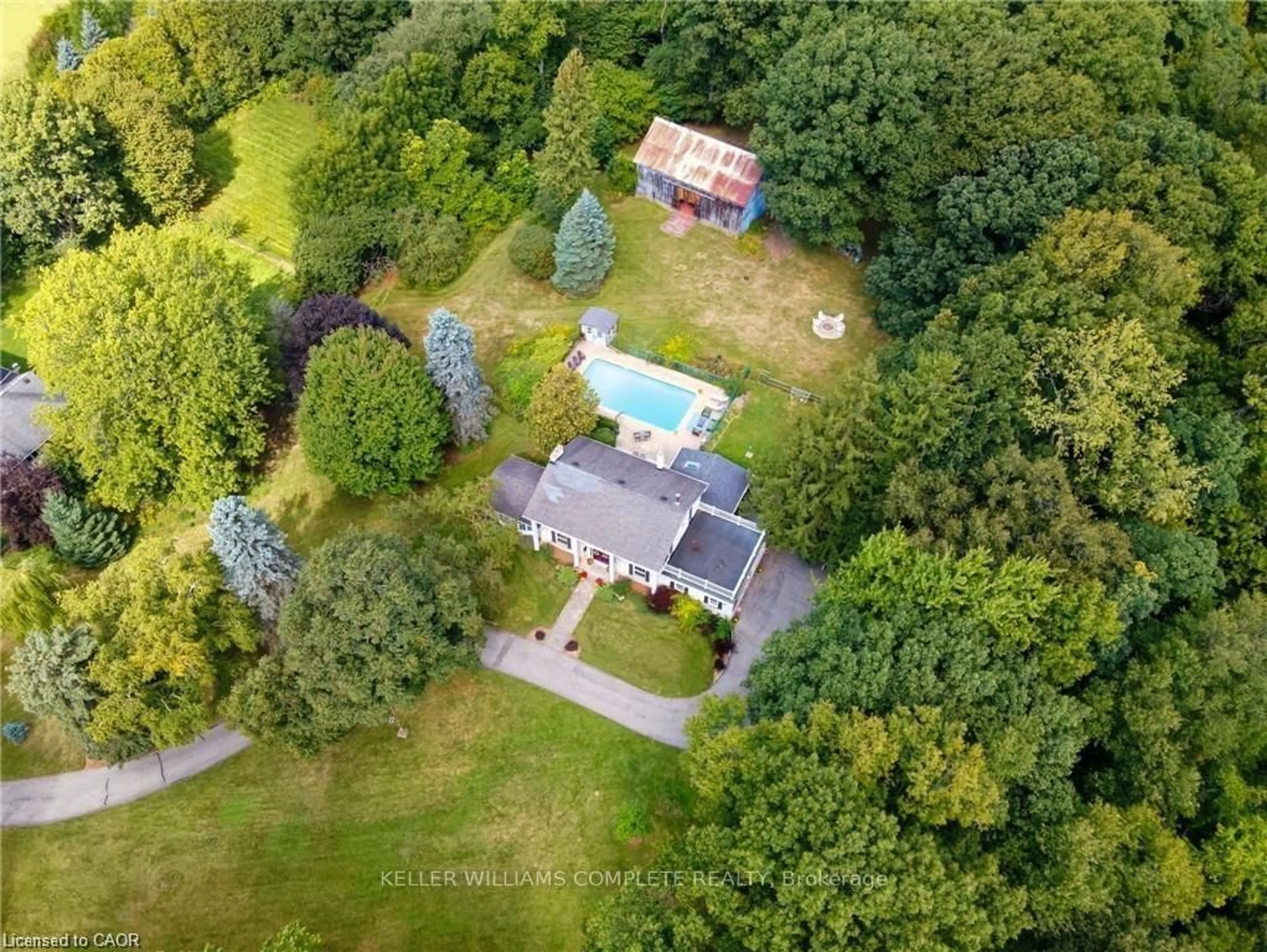 A pic from outside/outdoor area/front of a property/back of a property/a pic from drone, unknown for 345 Jerseyville Rd, Hamilton Ontario L9G 5C3