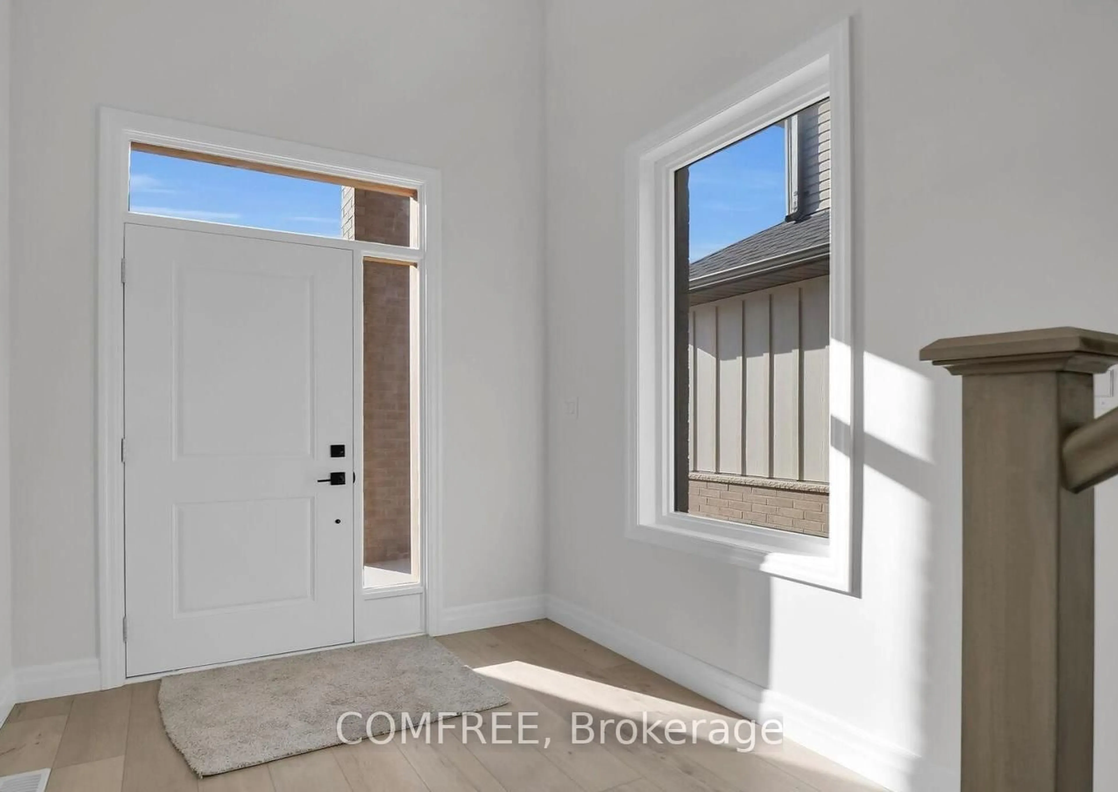 Indoor entryway for 35 Old Course Rd, Out of Area Ontario N5R 0N3