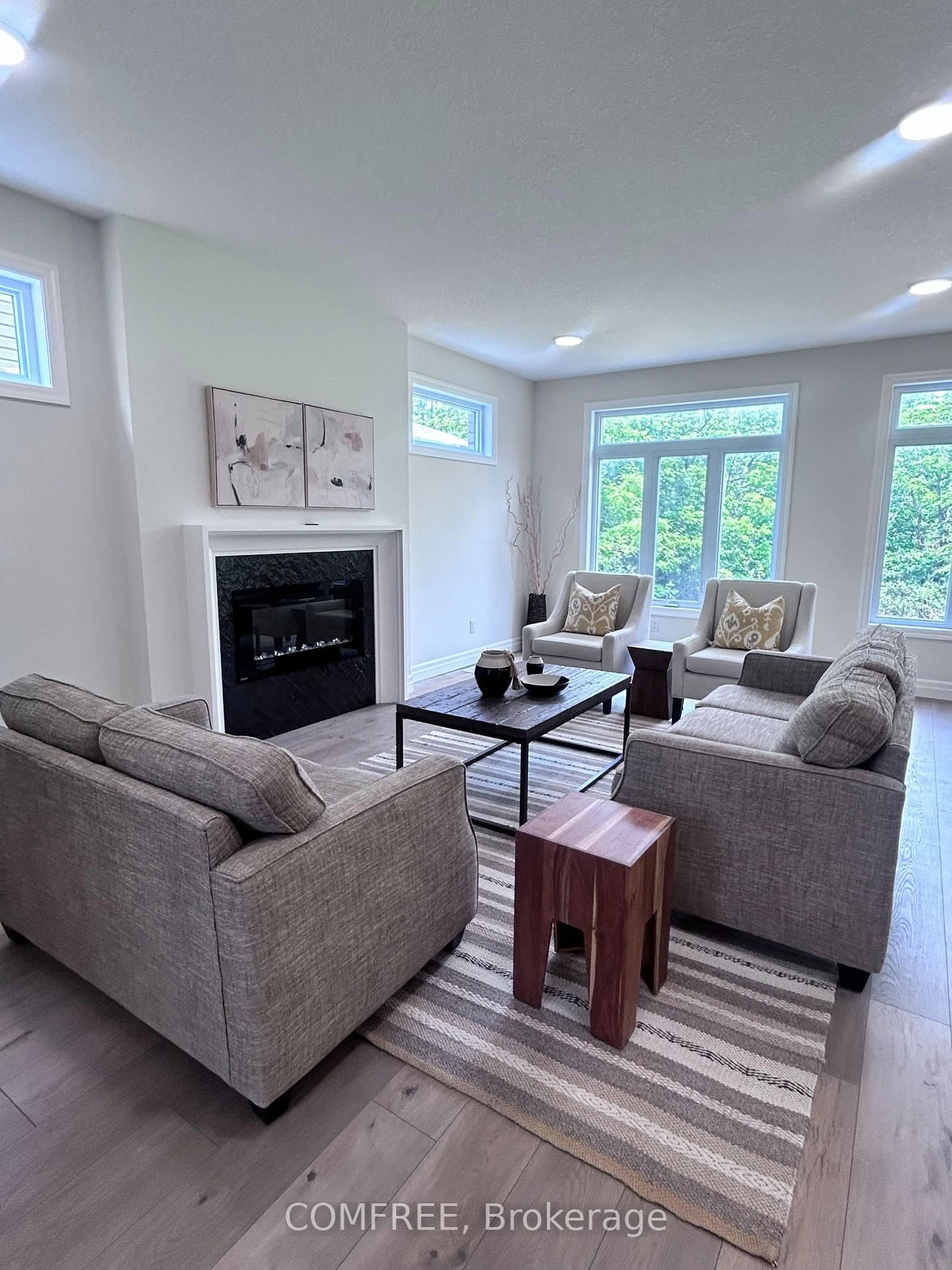 Living room with furniture, unknown for 35 Old Course Rd, Out of Area Ontario N5R 0N3