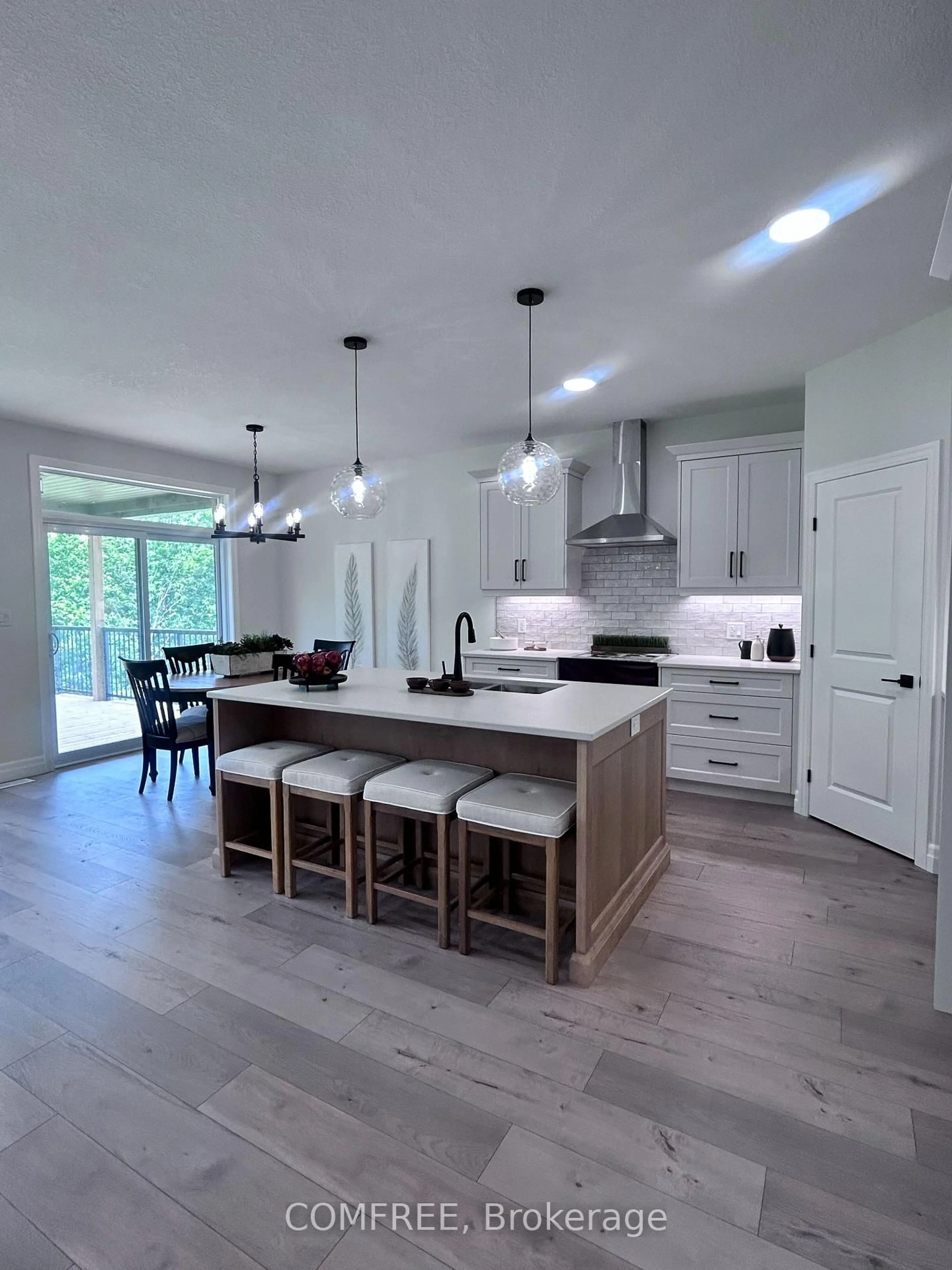 Open concept kitchen, ceramic/tile floor for 35 Old Course Rd, Out of Area Ontario N5R 0N3