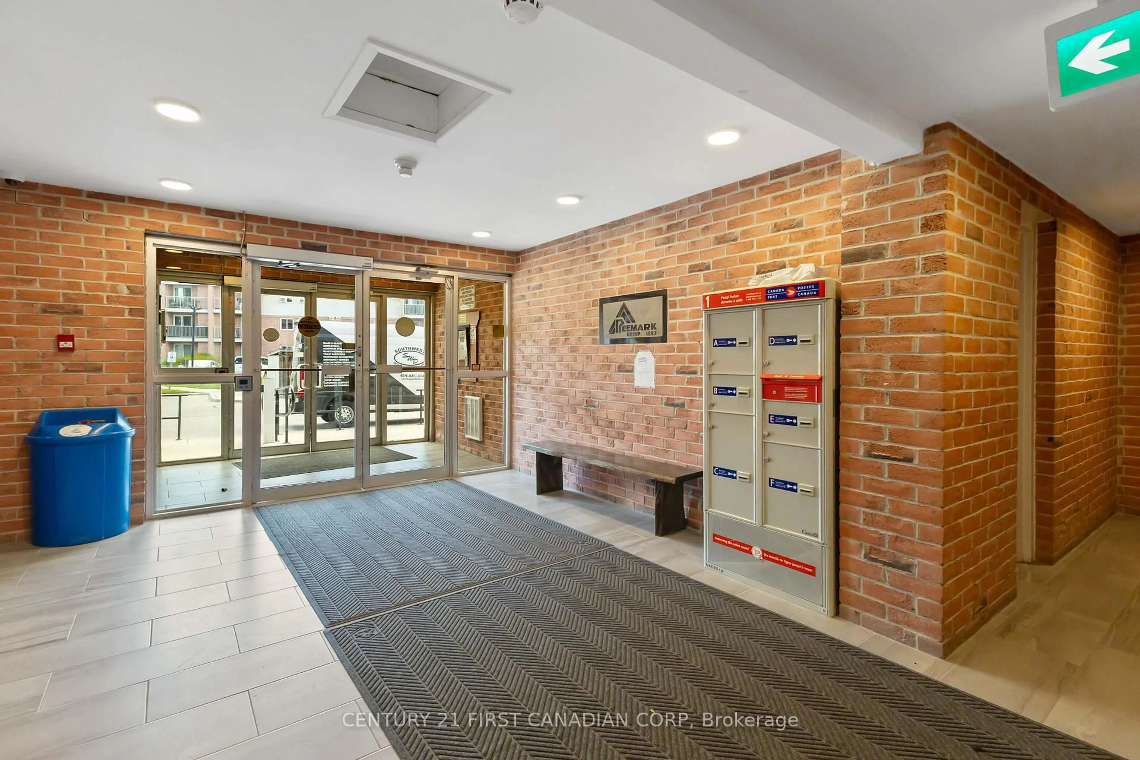 Indoor foyer for 136 Conway Dr #9, London South Ontario N6E 3N1