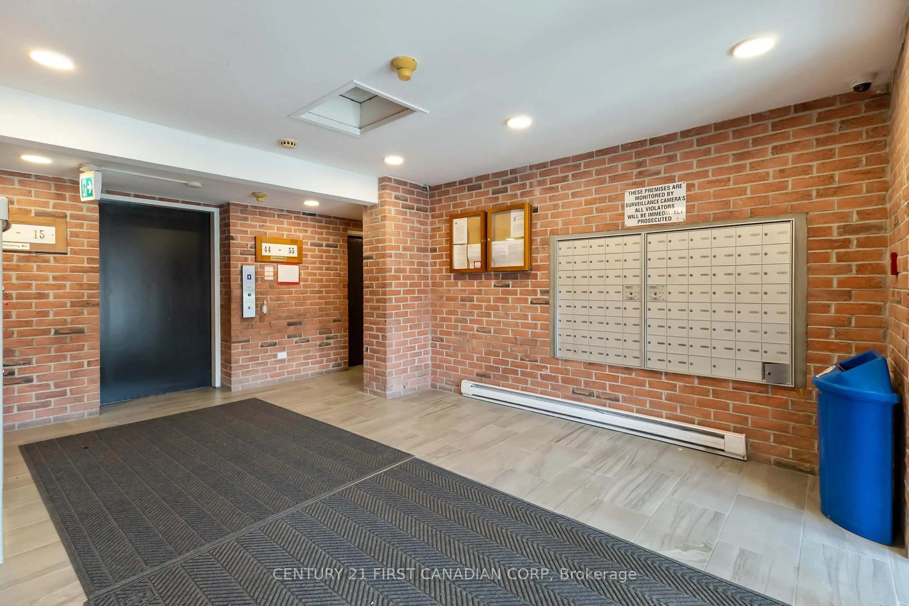 Indoor foyer for 136 Conway Dr #9, London South Ontario N6E 3N1