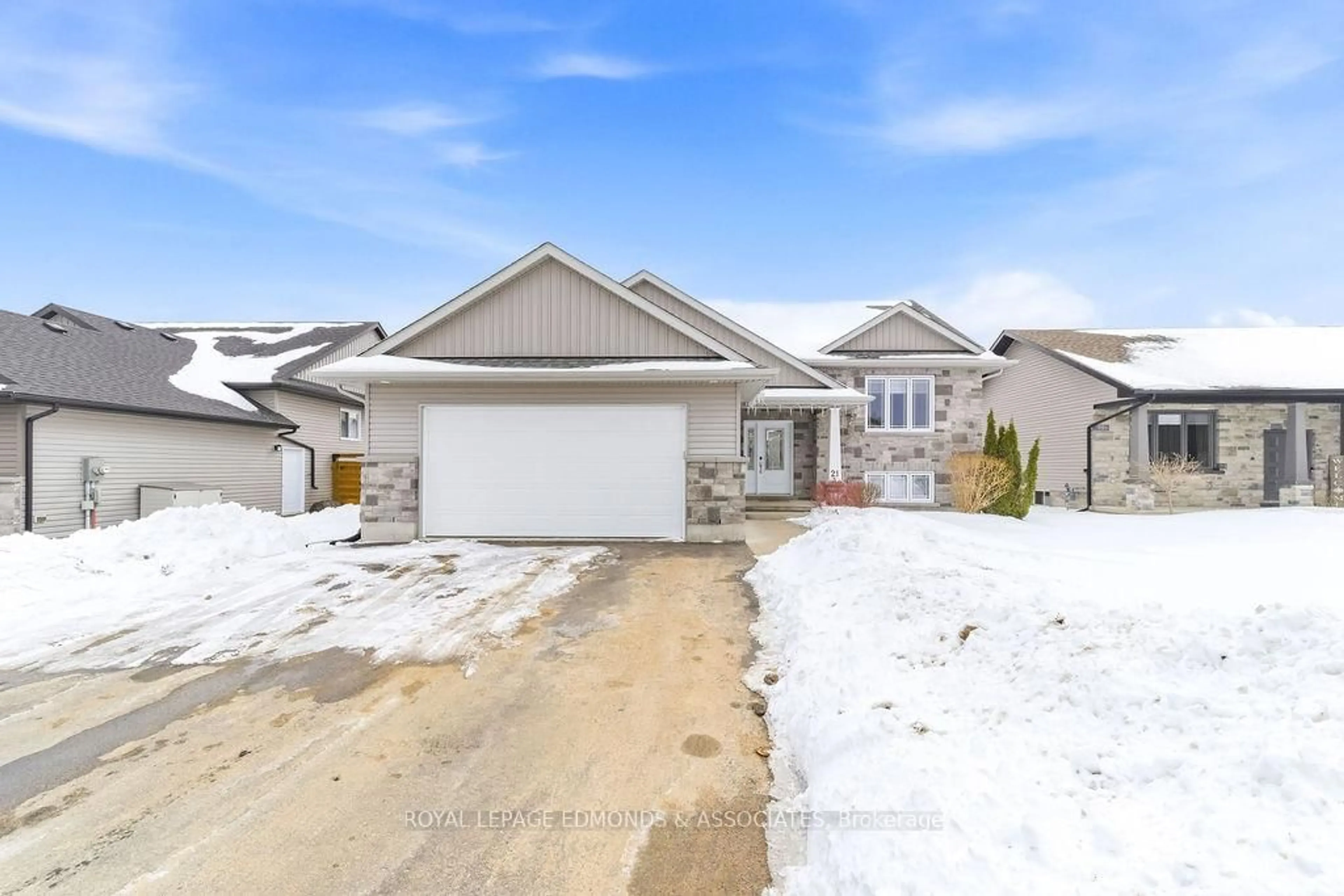 Unknown for 21 Liam St, Petawawa Ontario K8H 0G7