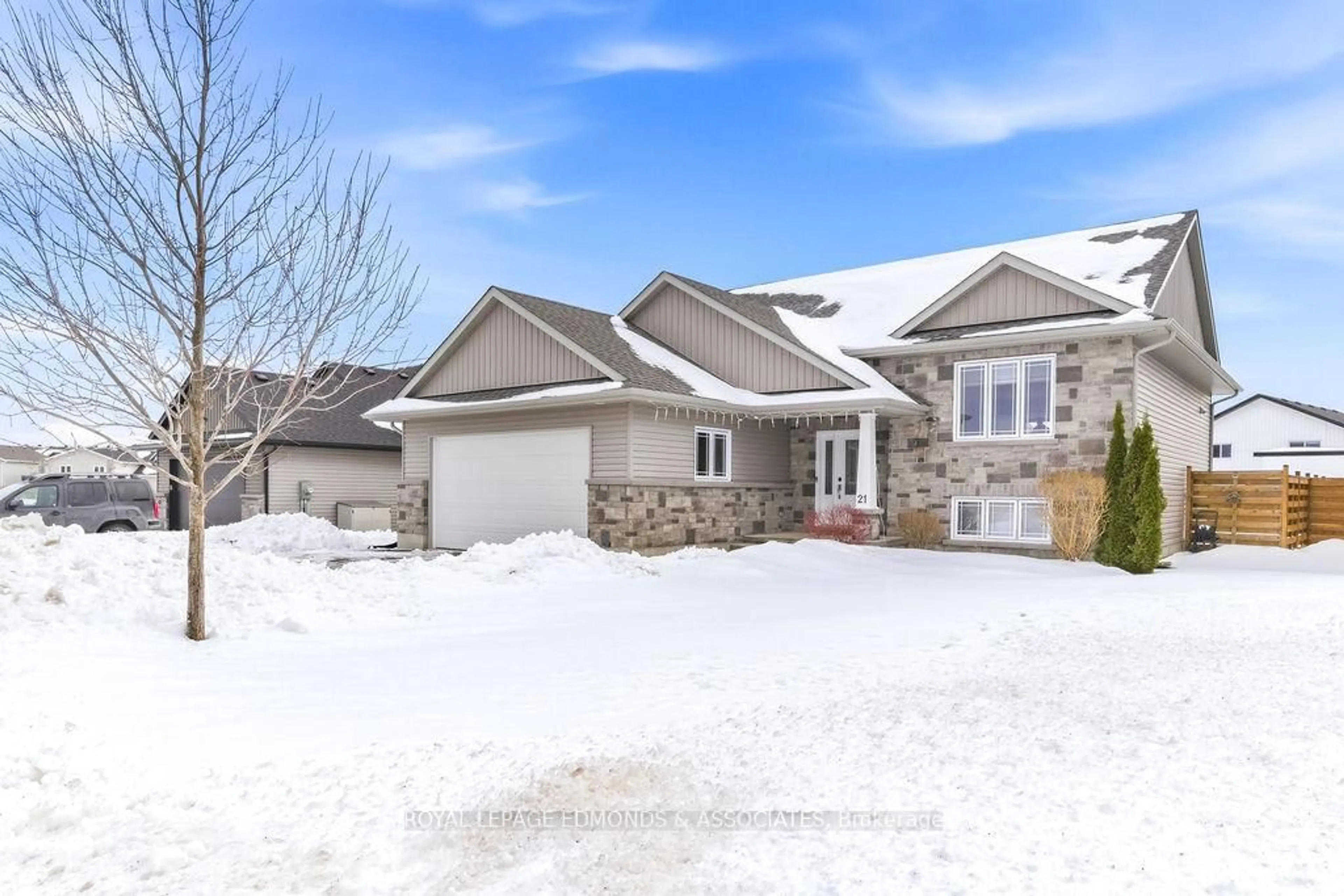 Unknown for 21 Liam St, Petawawa Ontario K8H 0G7