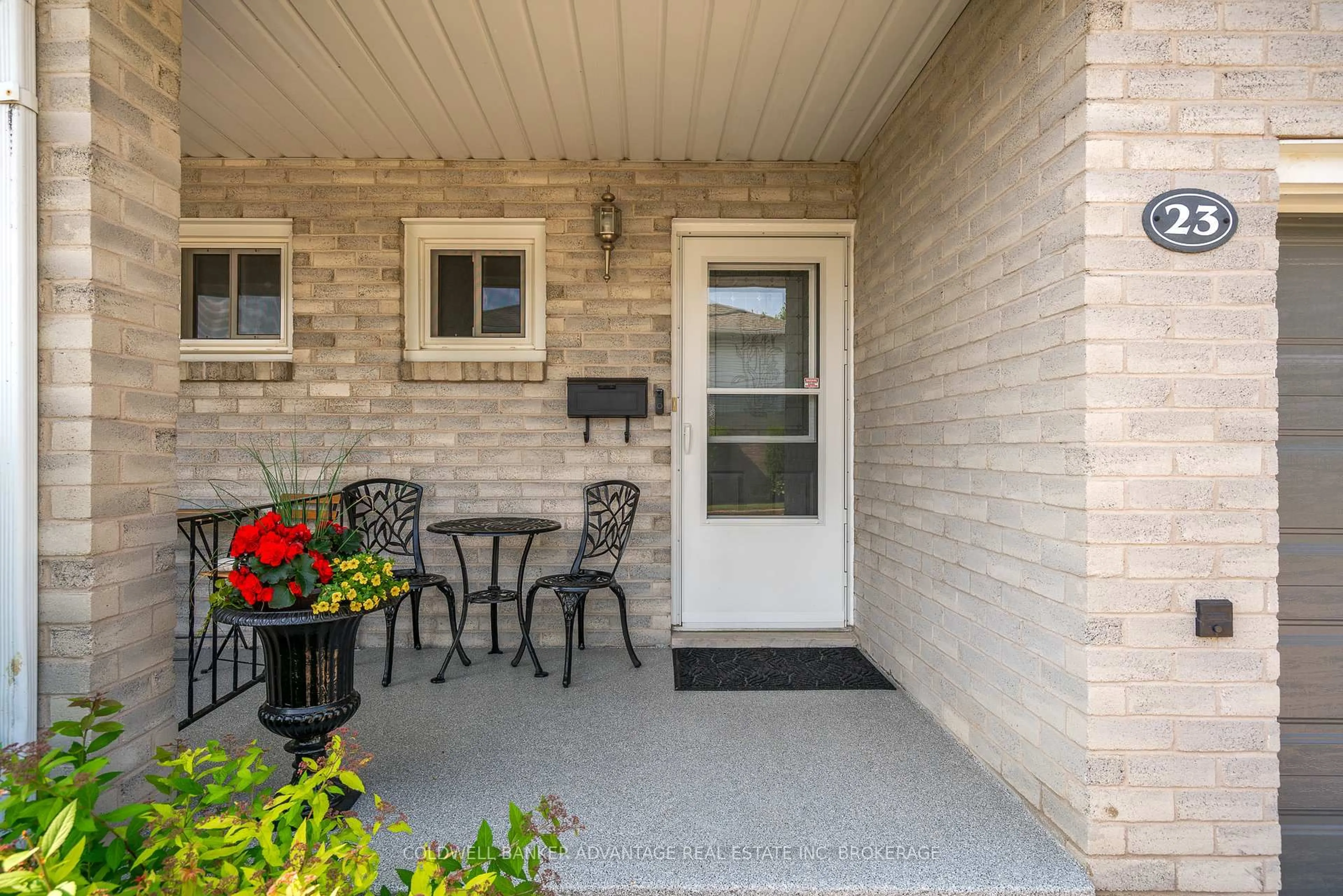 Patio, street for 125 Woodlawn Rd #23, Welland Ontario L3C 7B5