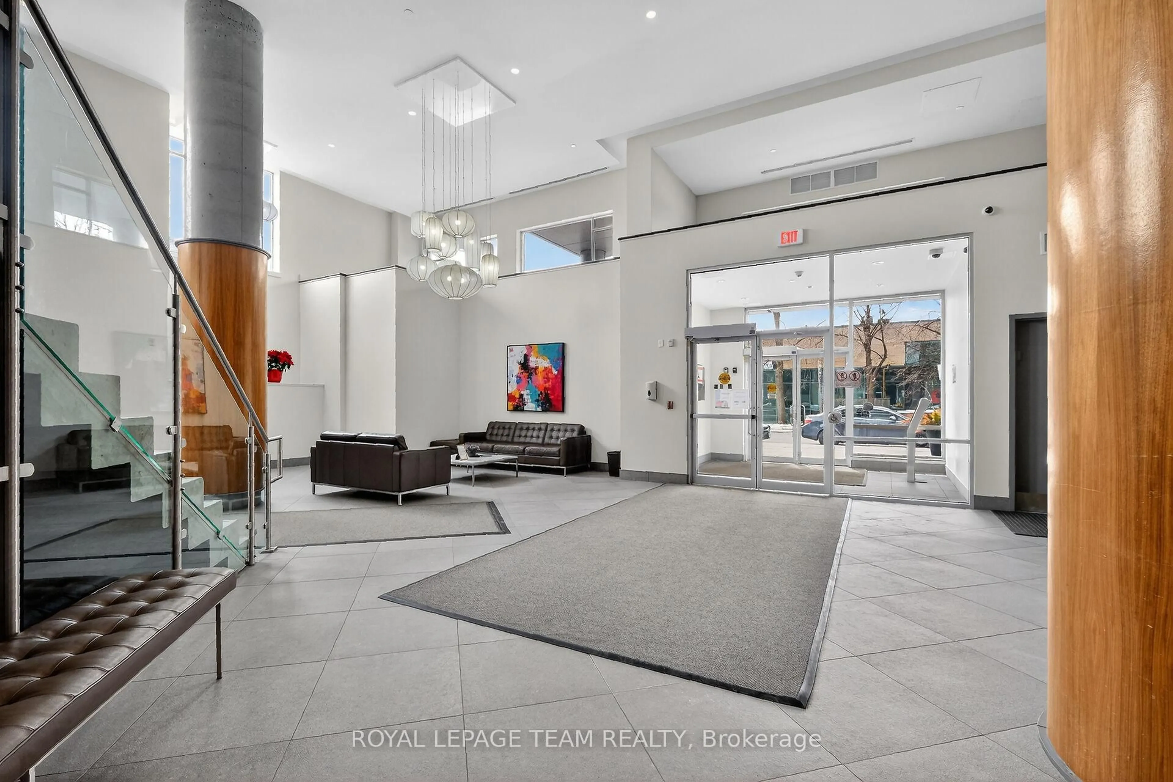 Lobby for 7 MARQUETTE Ave #220, Ottawa Ontario K1L 8A7