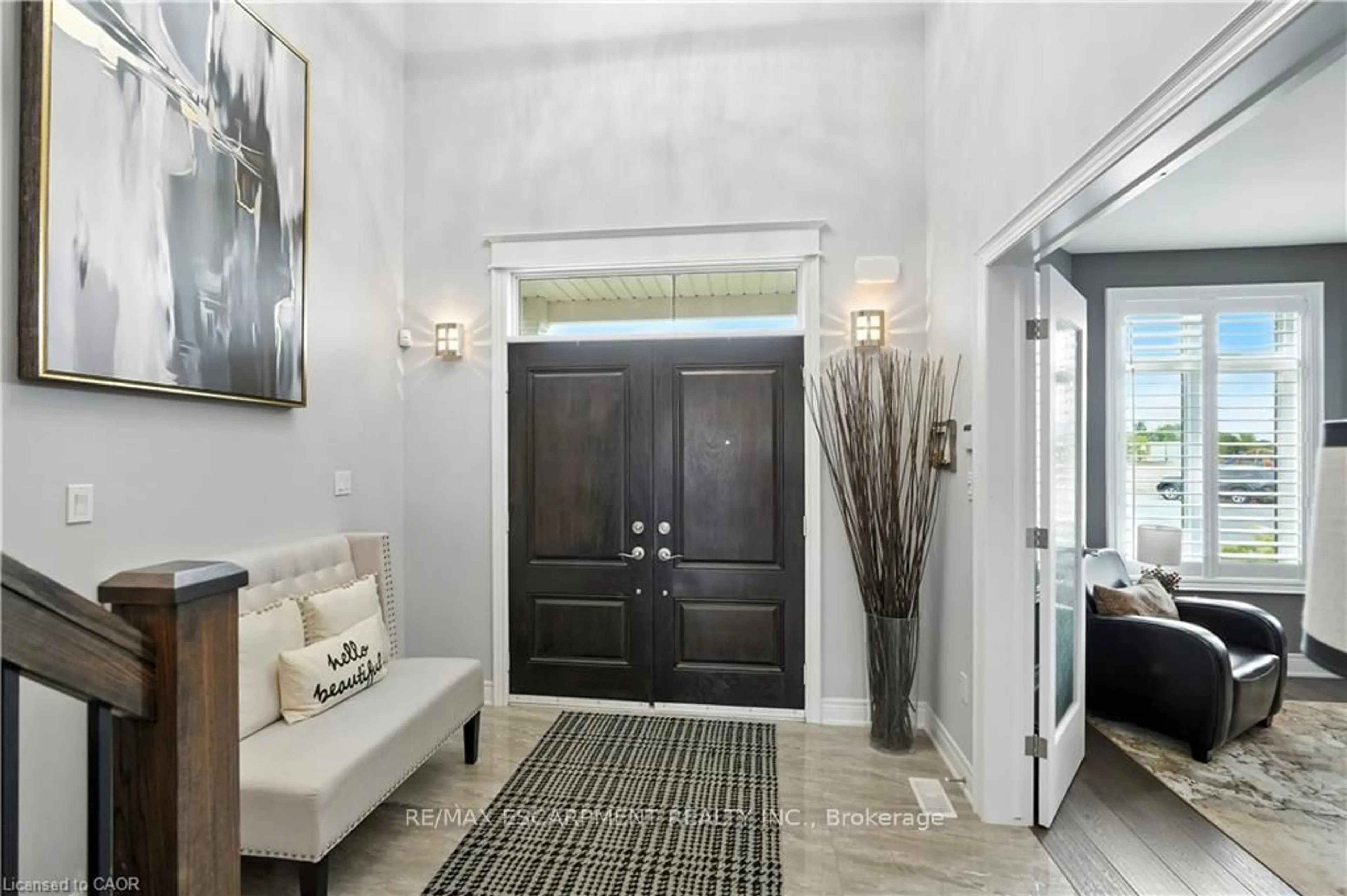 Indoor entryway for 103 Lampman Dr, Grimsby Ontario L3M 0E7