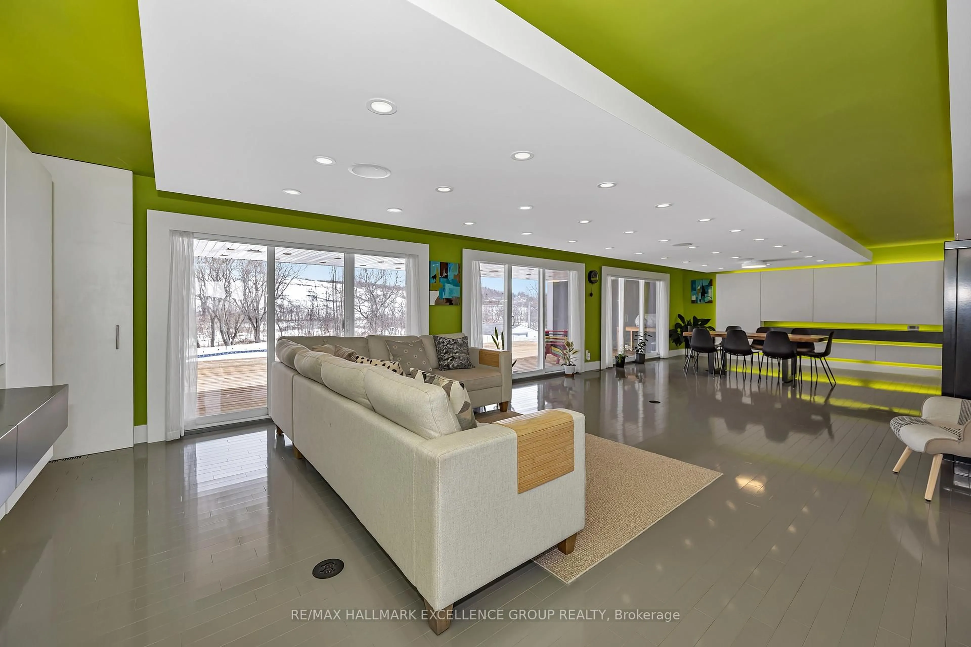 Lobby for 1203 St Jacques St, Clarence-Rockland Ontario K4K 1M3