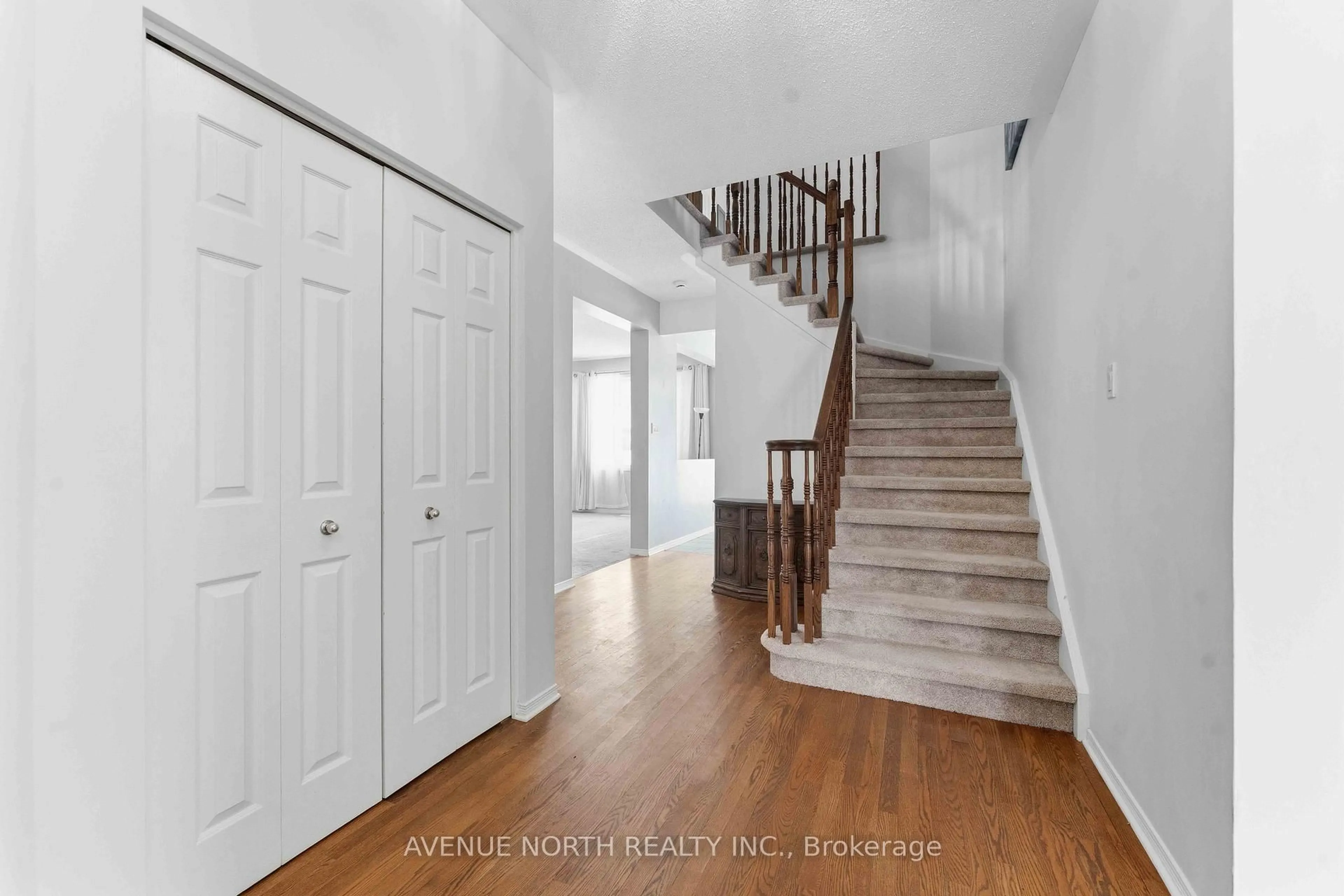 Indoor entryway for 1838 Mccallum Dr, Ottawa Ontario K4A 3S9