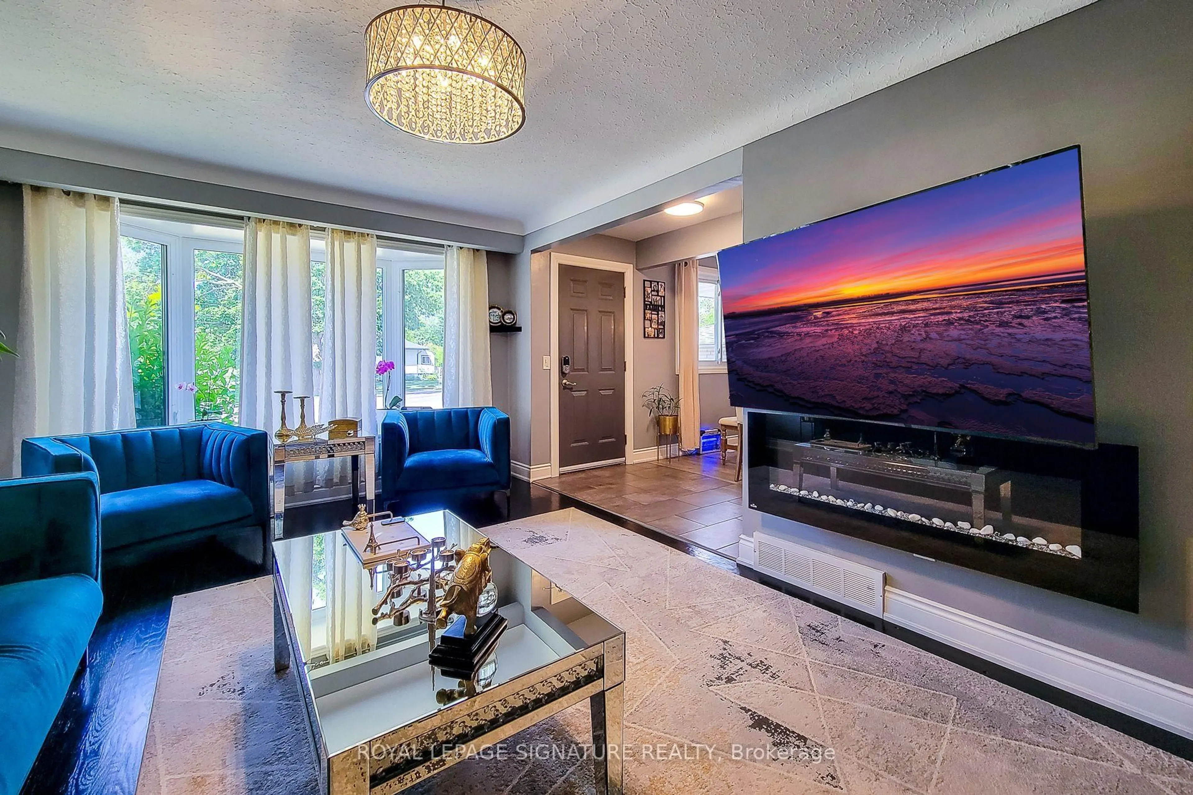 Home theater for 8060 Beaverdams Rd, Niagara Falls Ontario L2H 1R8