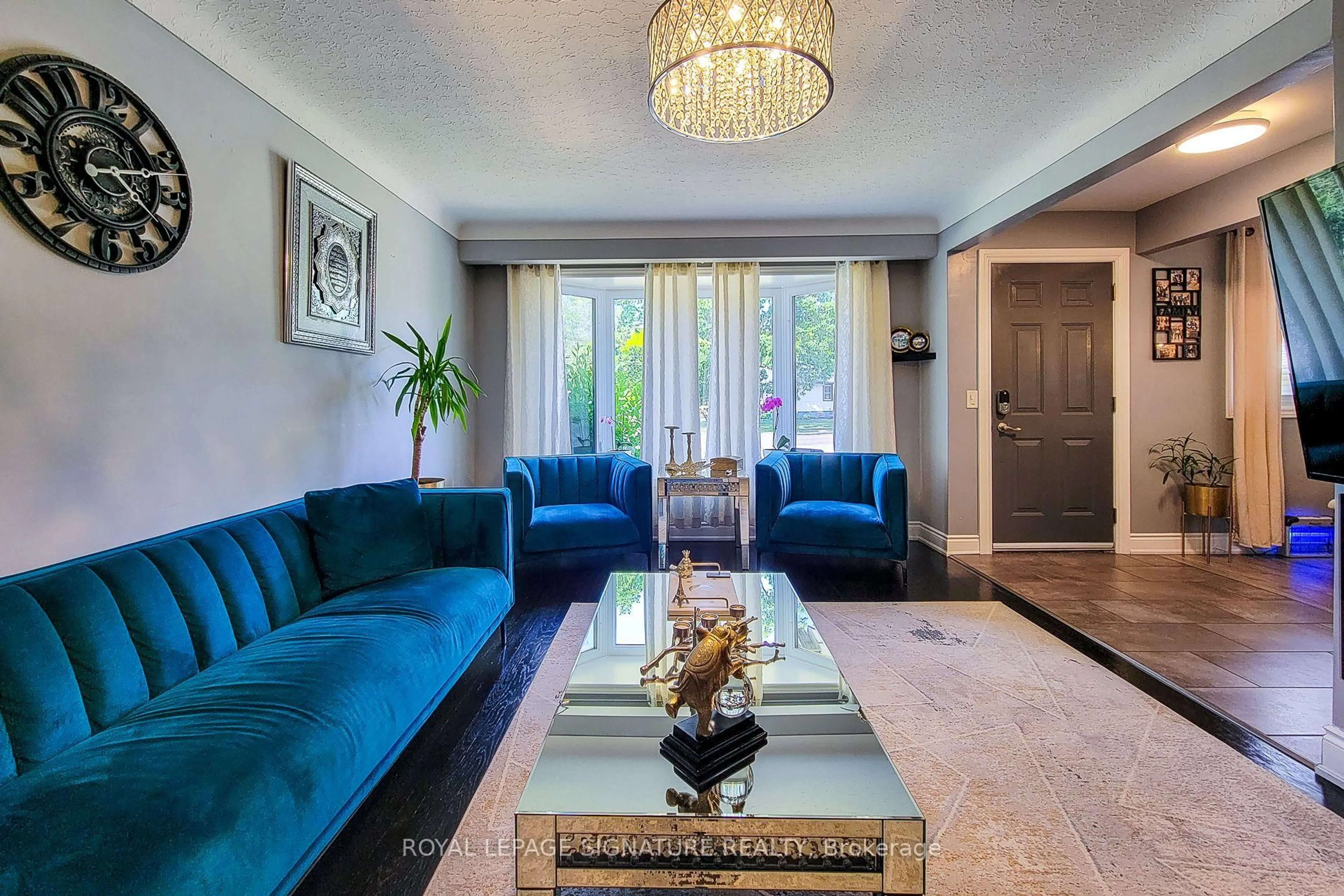 Living room with furniture, unknown for 8060 Beaverdams Rd, Niagara Falls Ontario L2H 1R8