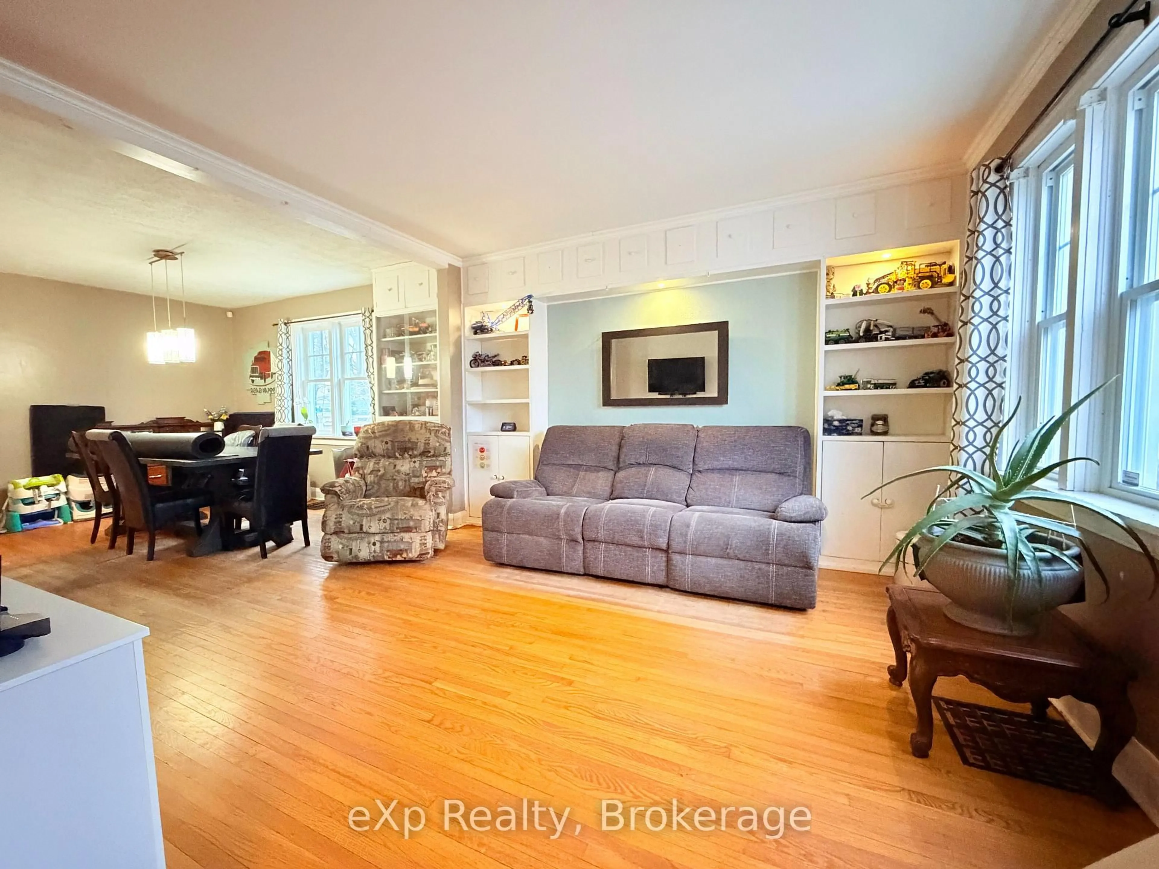 Living room with furniture, unknown for 580 11th Ave, Hanover Ontario N4N 2S6