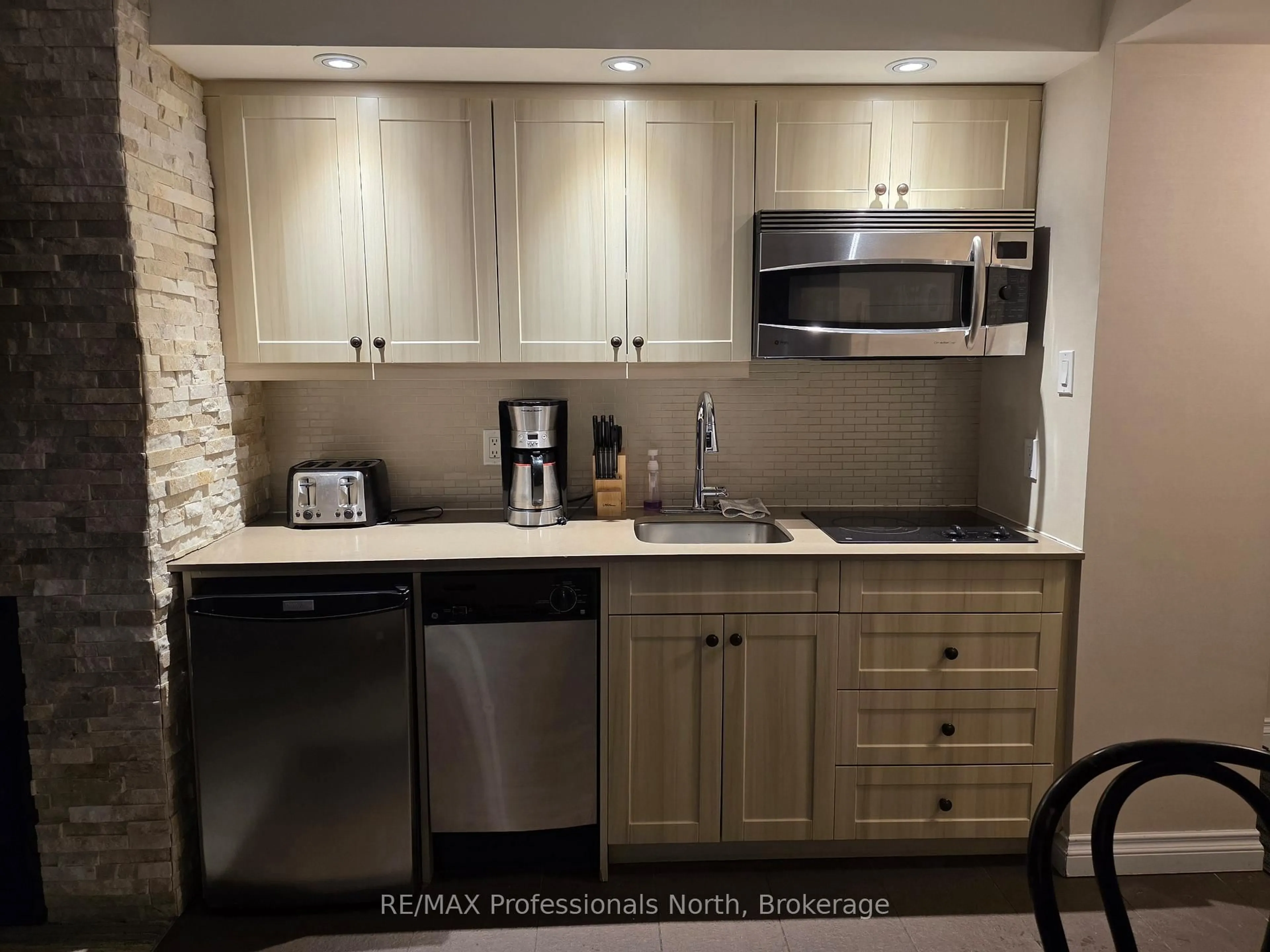 Standard kitchen, unknown for 1235 Deerhurst Dr #54-207, Huntsville Ontario P1H 2E8