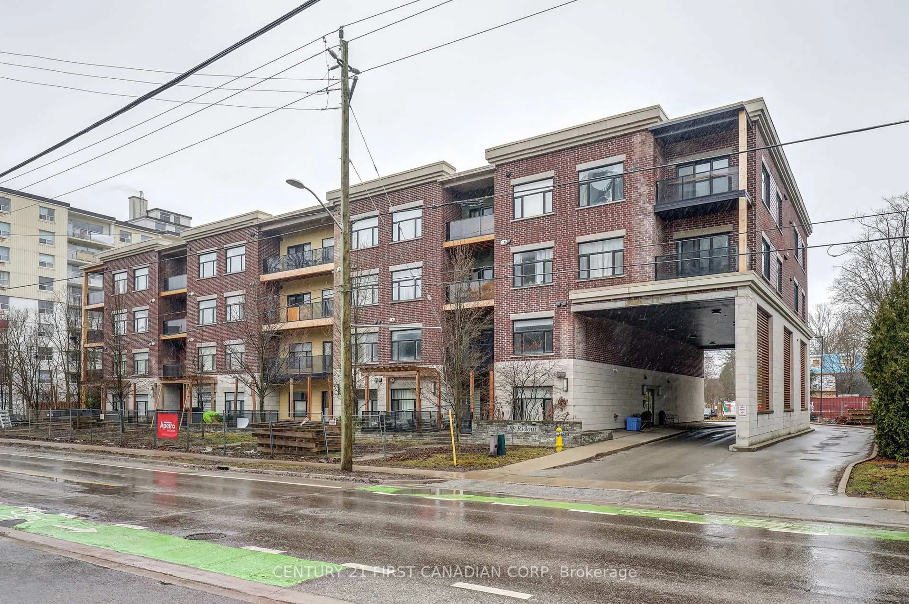 Patio, street for 89 RIDOUT St #410, London South Ontario N6C 3X2