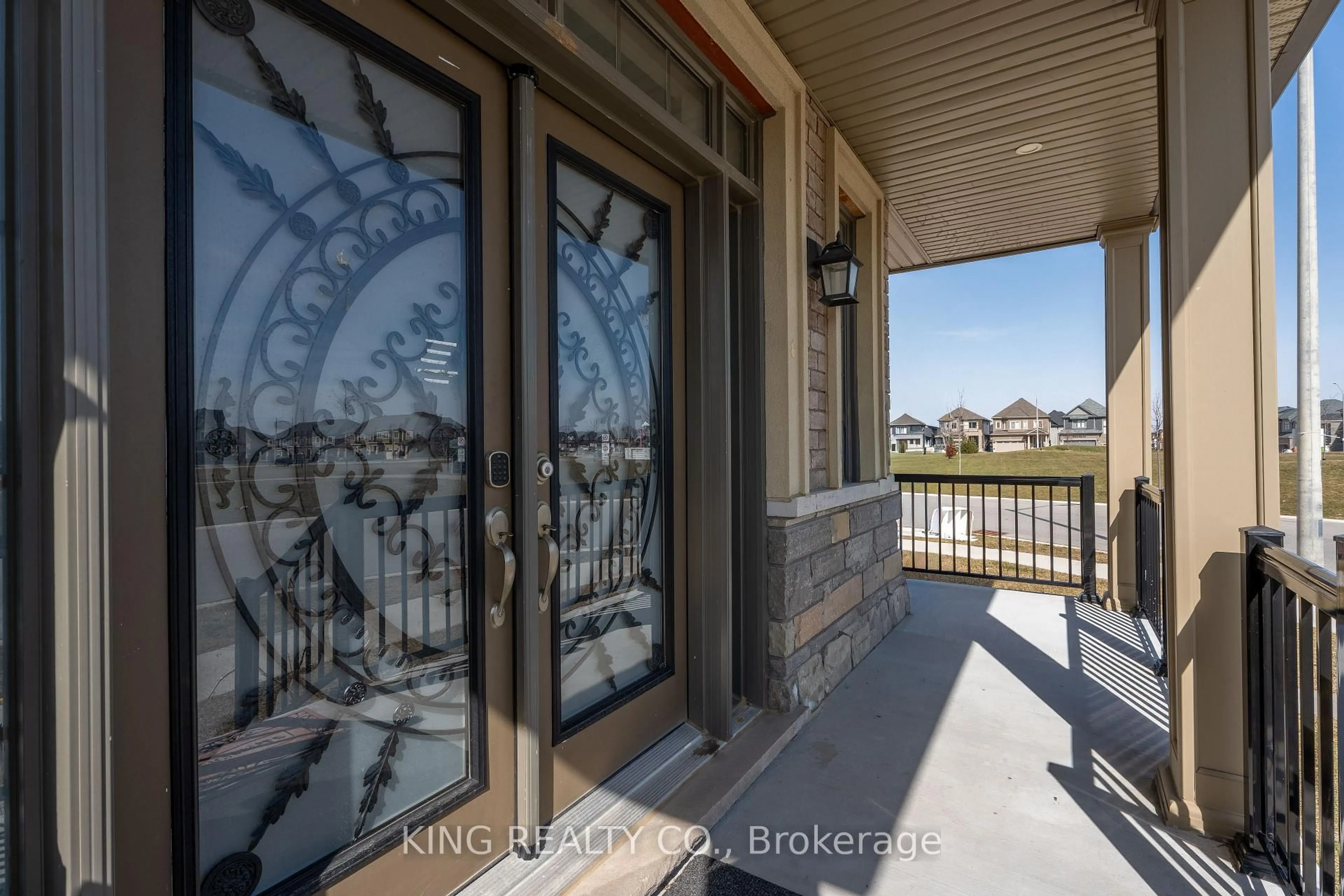 Indoor entryway for 92 Scenic Ridge Gate, Brant Ontario N3L 3E3