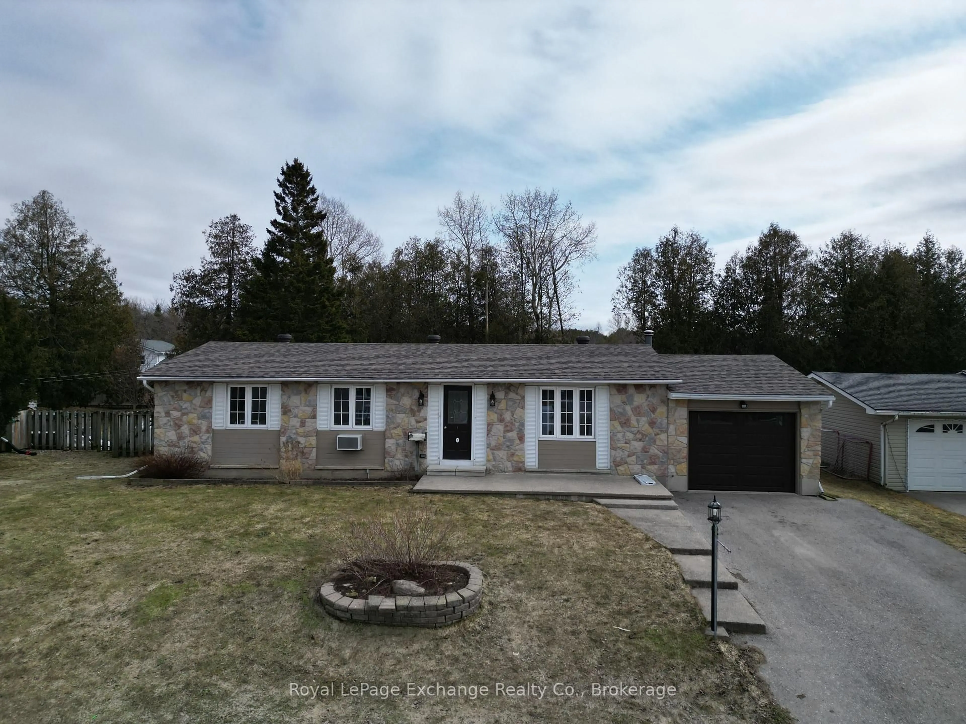 A pic from outside/outdoor area/front of a property/back of a property/a pic from drone, street for 24 Inverness St, Kincardine Ontario N2Z 1J4