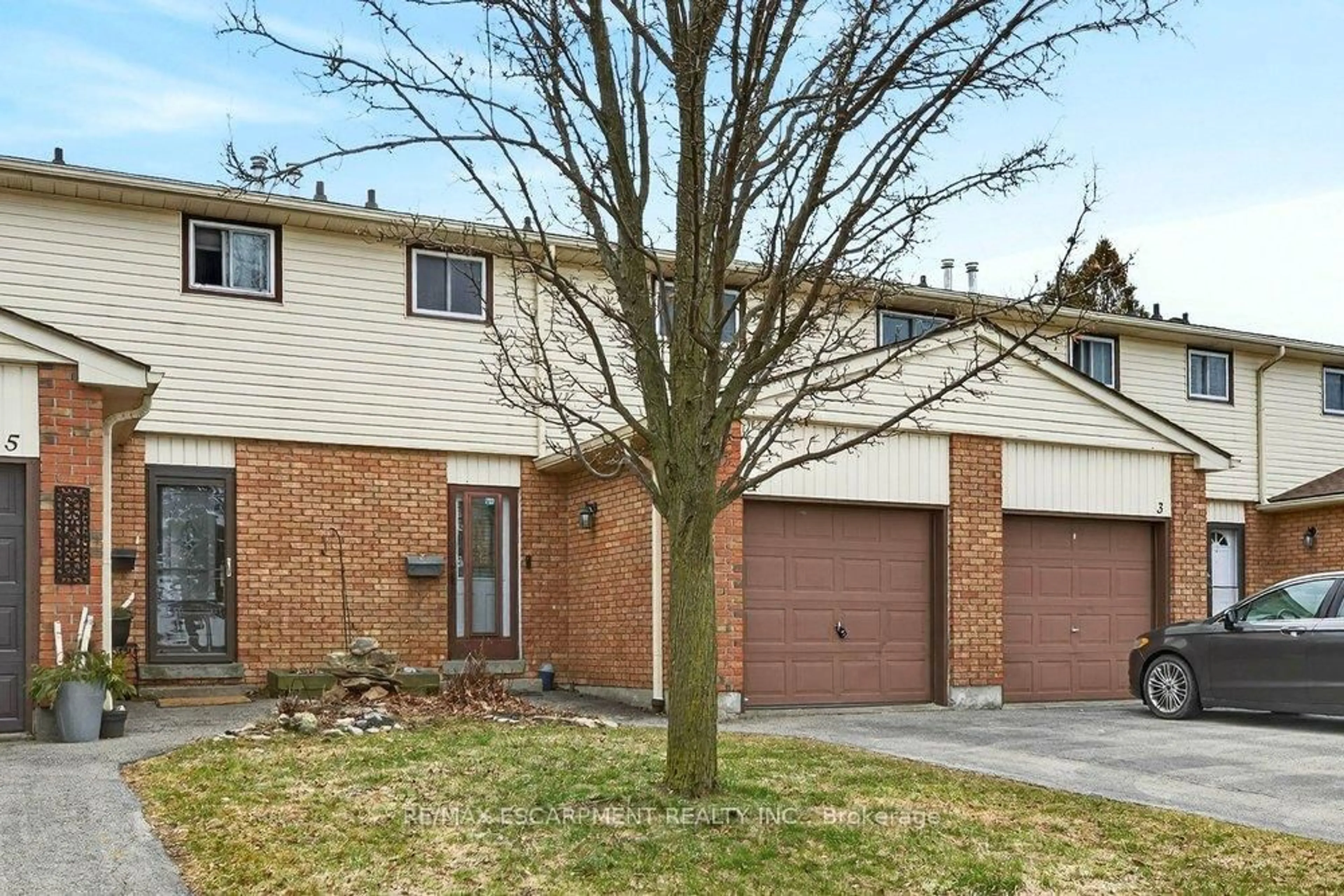 Home with brick exterior material, street for 1350 Limeridge Rd #4, Hamilton Ontario L8W 1L6