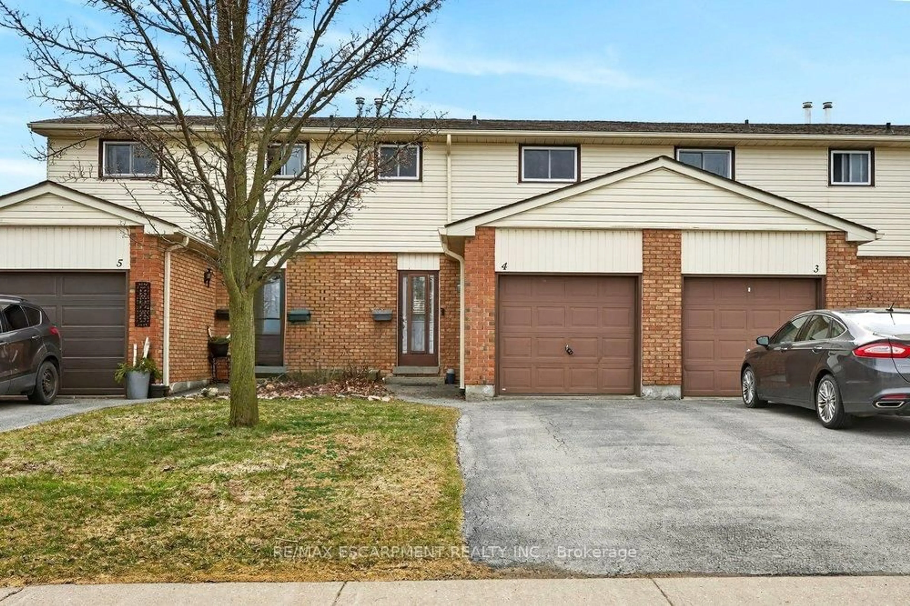 Home with brick exterior material, street for 1350 Limeridge Rd #4, Hamilton Ontario L8W 1L6