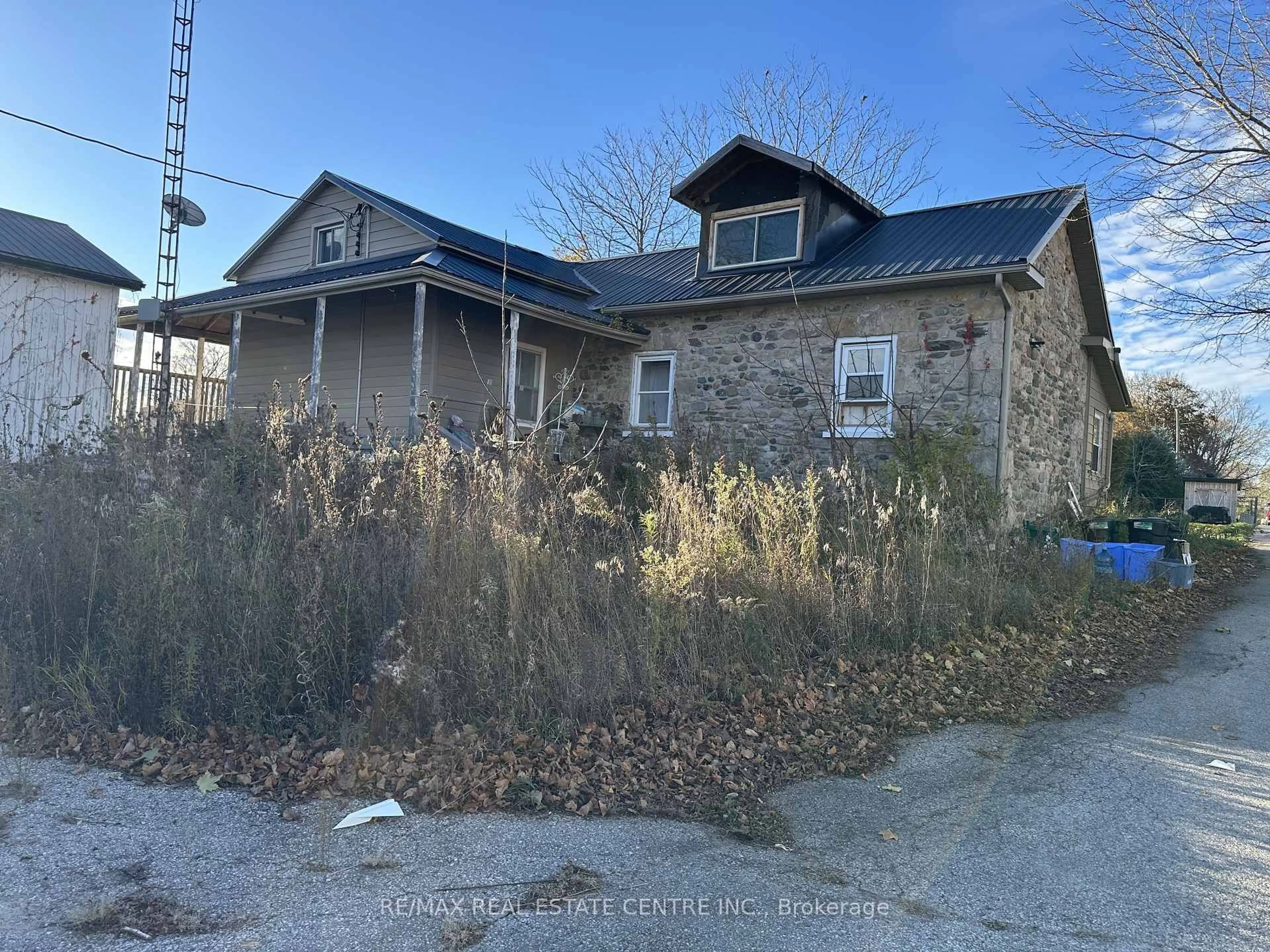 A pic from outside/outdoor area/front of a property/back of a property/a pic from drone, building for 8119 Wellington Road 124 Rd, Guelph/Eramosa Ontario N1H 6H4