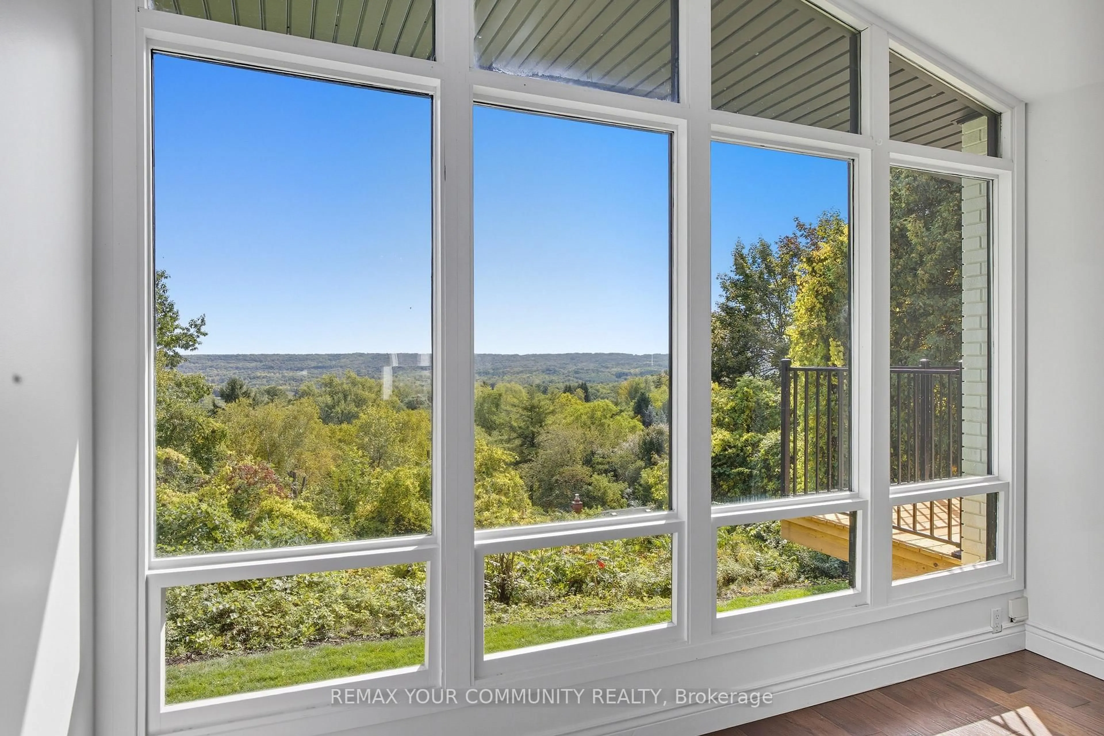 Home with vinyl exterior material, water/lake/river/ocean view for 50 Oak Ave, Hamilton Ontario L9H 4Y9