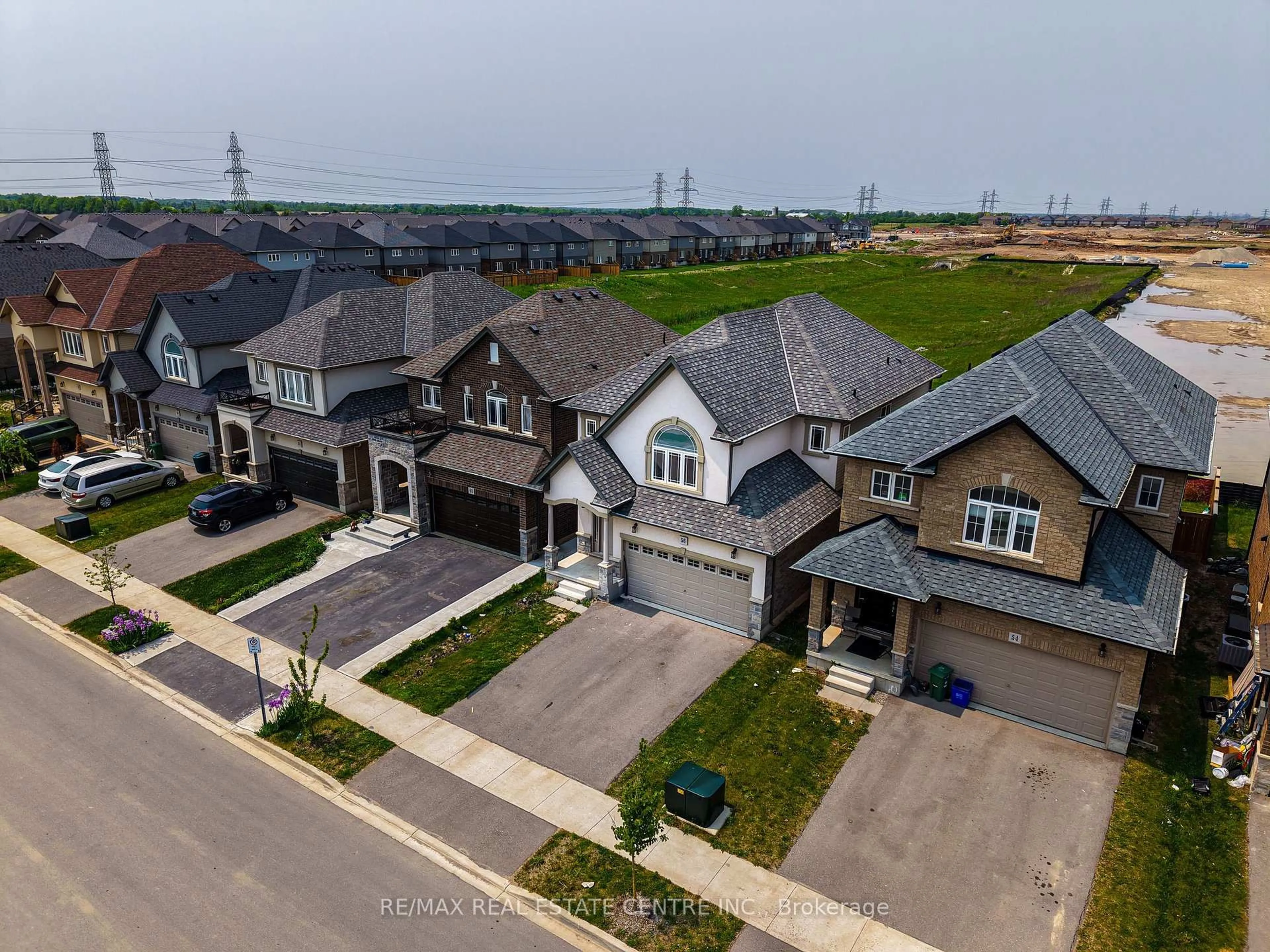 A pic from outside/outdoor area/front of a property/back of a property/a pic from drone, street for 56 Rockledge Dr, Hamilton Ontario L0R 1P0