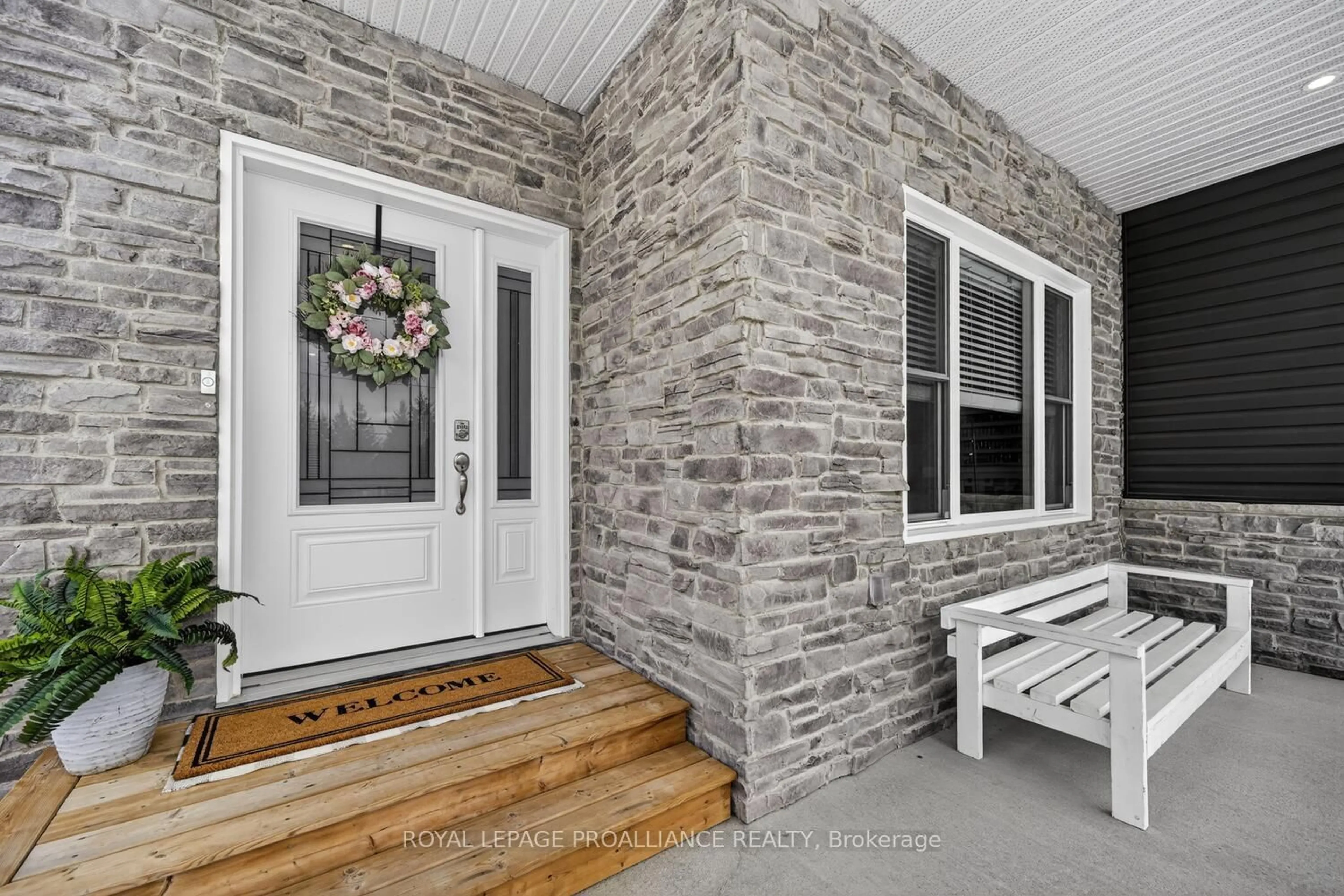 Indoor entryway for 7468 County Rd 21 Rd, Augusta Ontario K0E 1X0